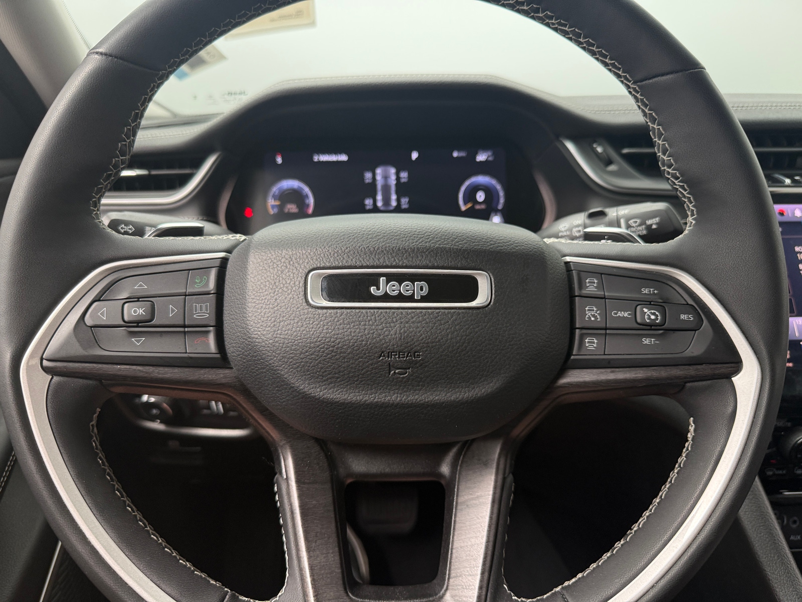 Thumbnail: 2023 Jeep Grand Cherokee - 4