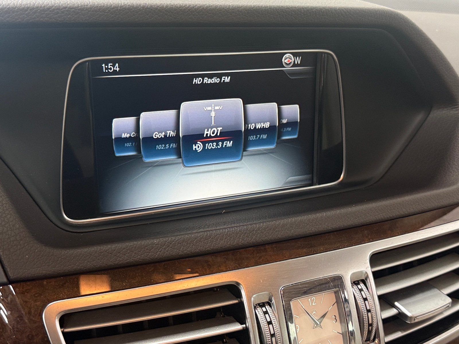 Thumbnail: 2016 Mercedes-Benz E-Class - 3