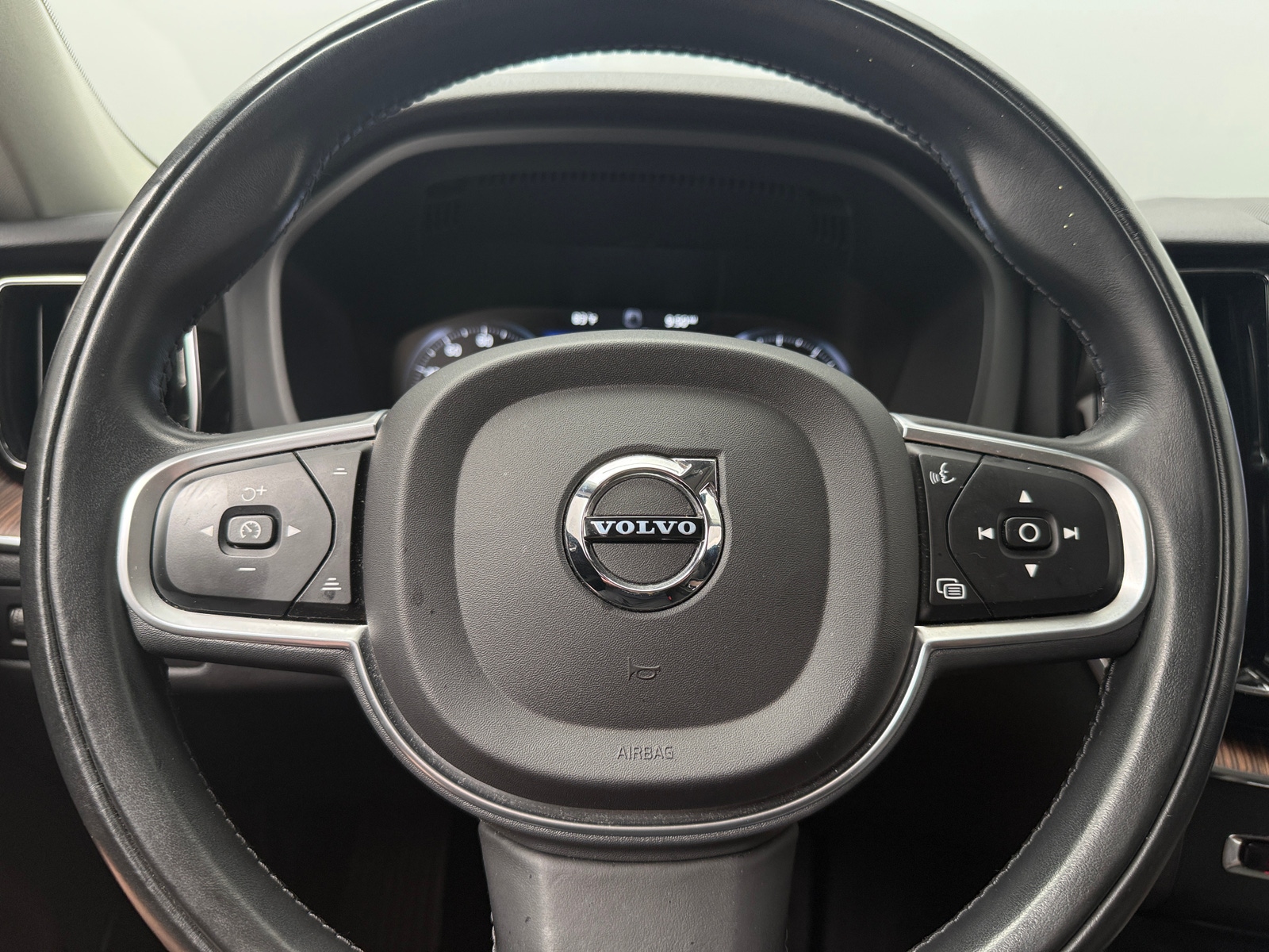 Thumbnail: 2021 Volvo XC60 - 4