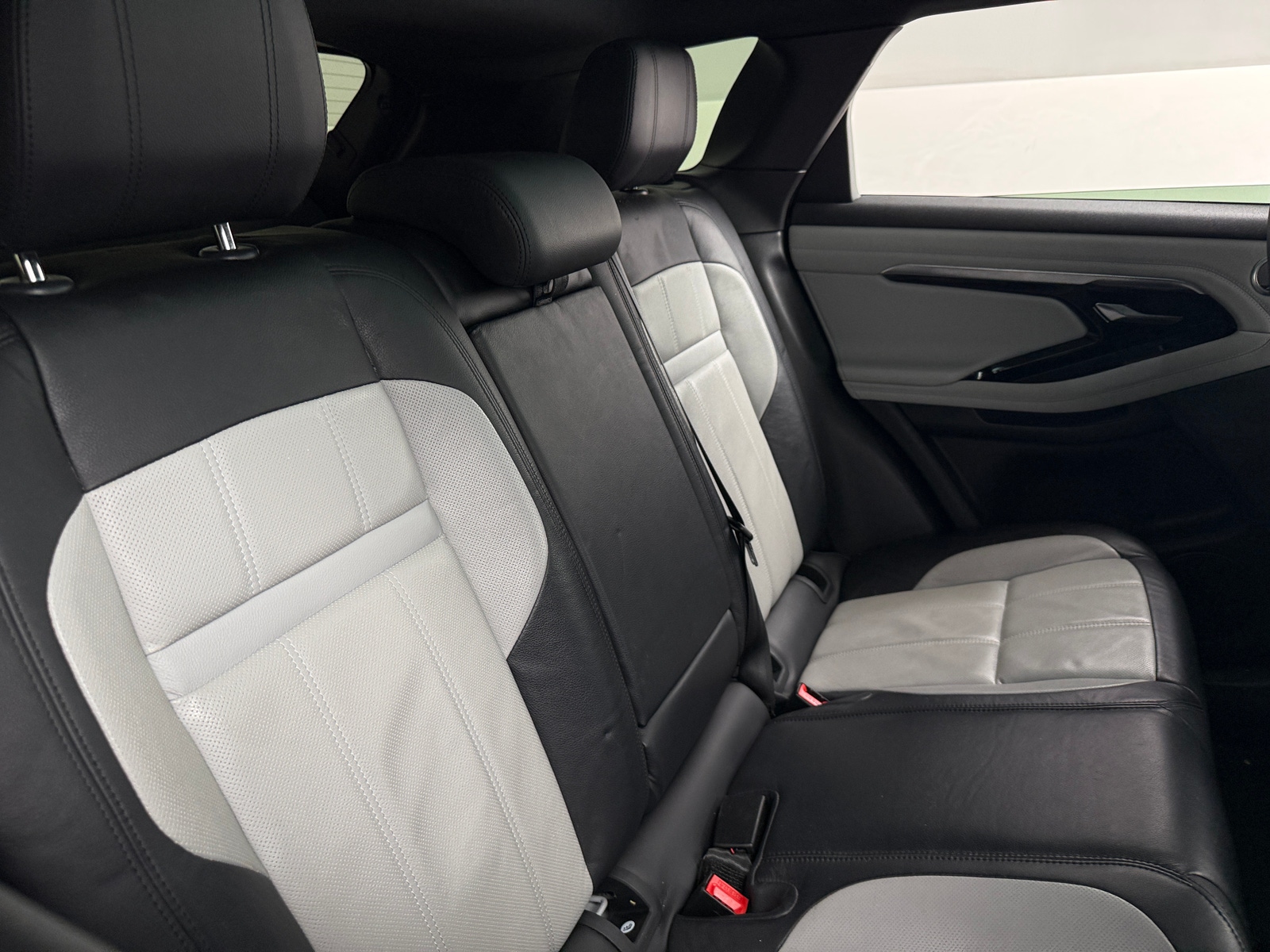 Thumbnail: 2020 Land Rover Range Rover Evoque - 5