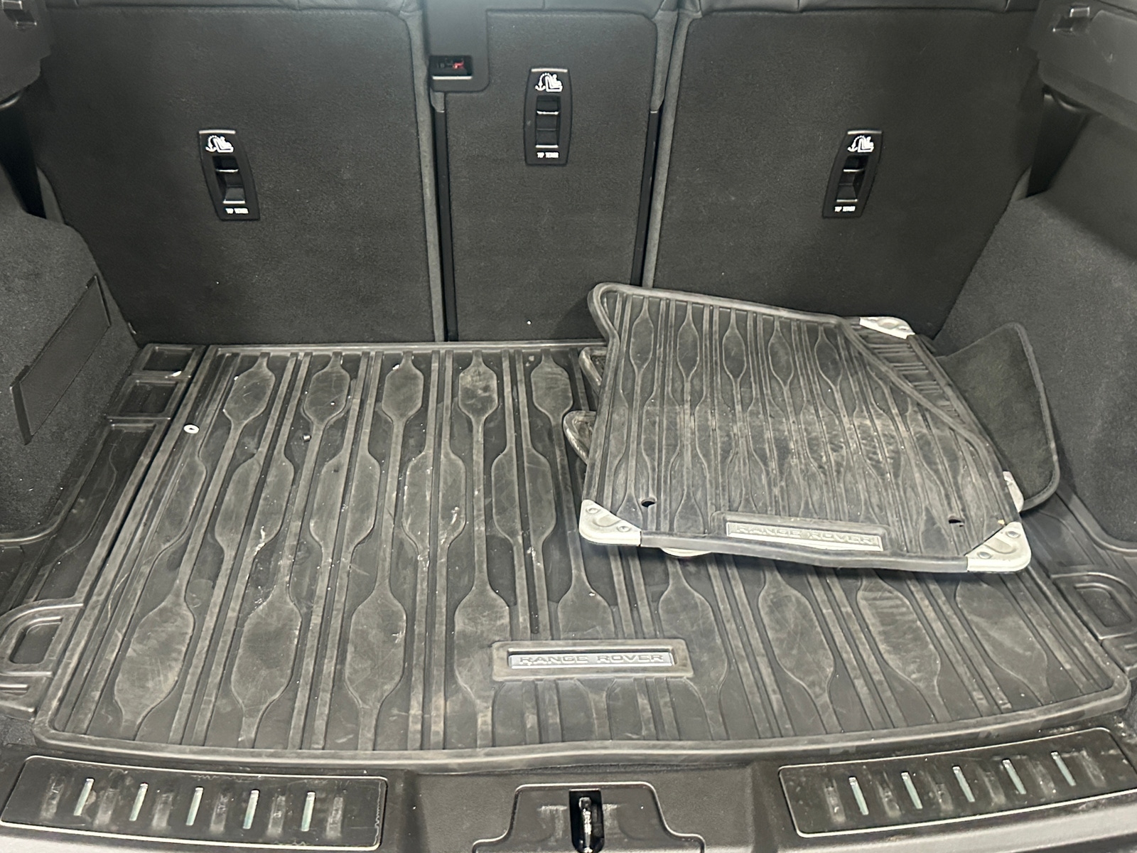 Thumbnail: 2020 Land Rover Range Rover Evoque - 6