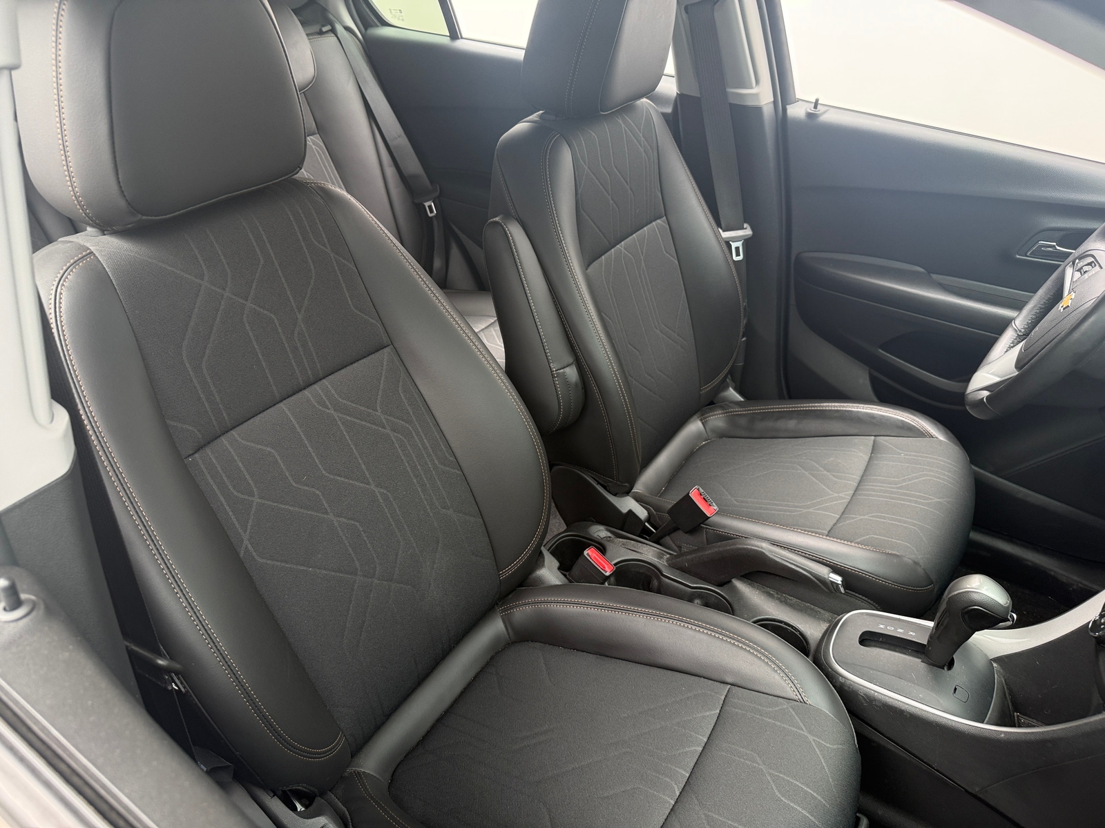 Thumbnail: 2022 Chevrolet Trax - 2