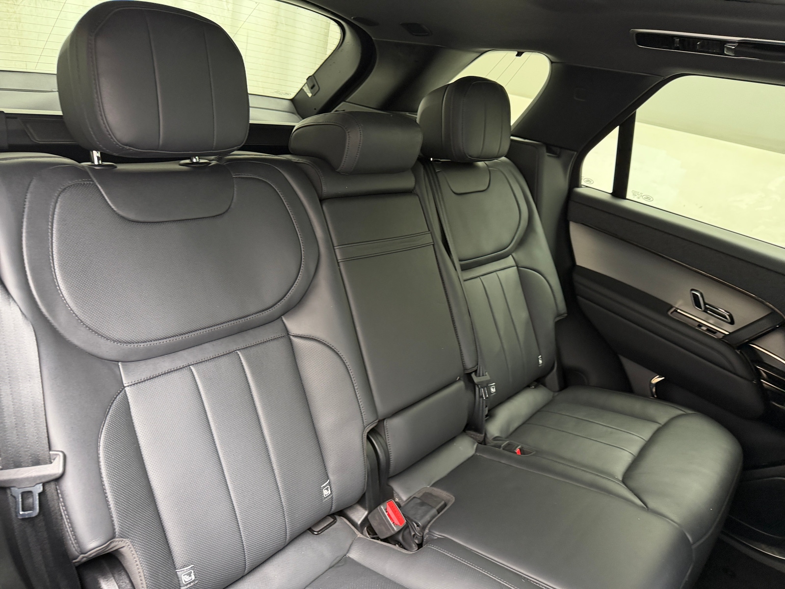 Thumbnail: 2025 Land Rover Range Rover Sport - 5