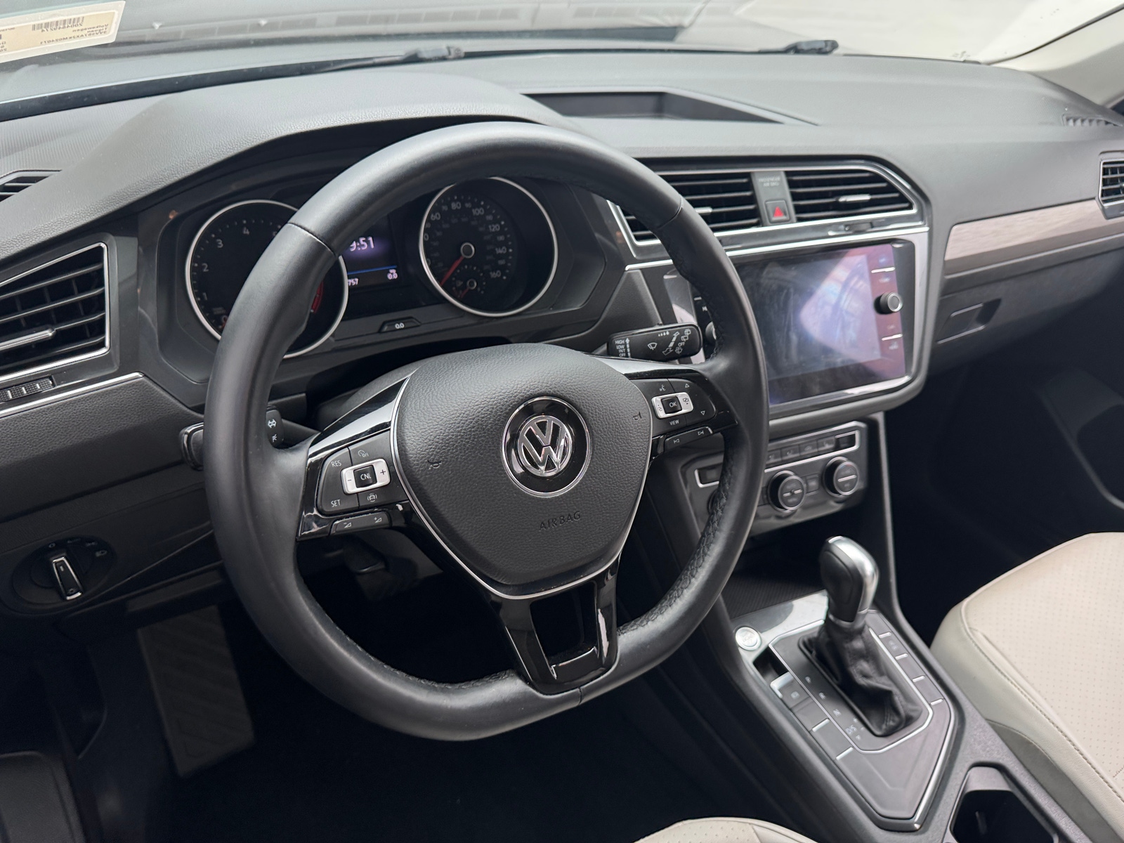 Thumbnail: 2019 Volkswagen Tiguan - 4