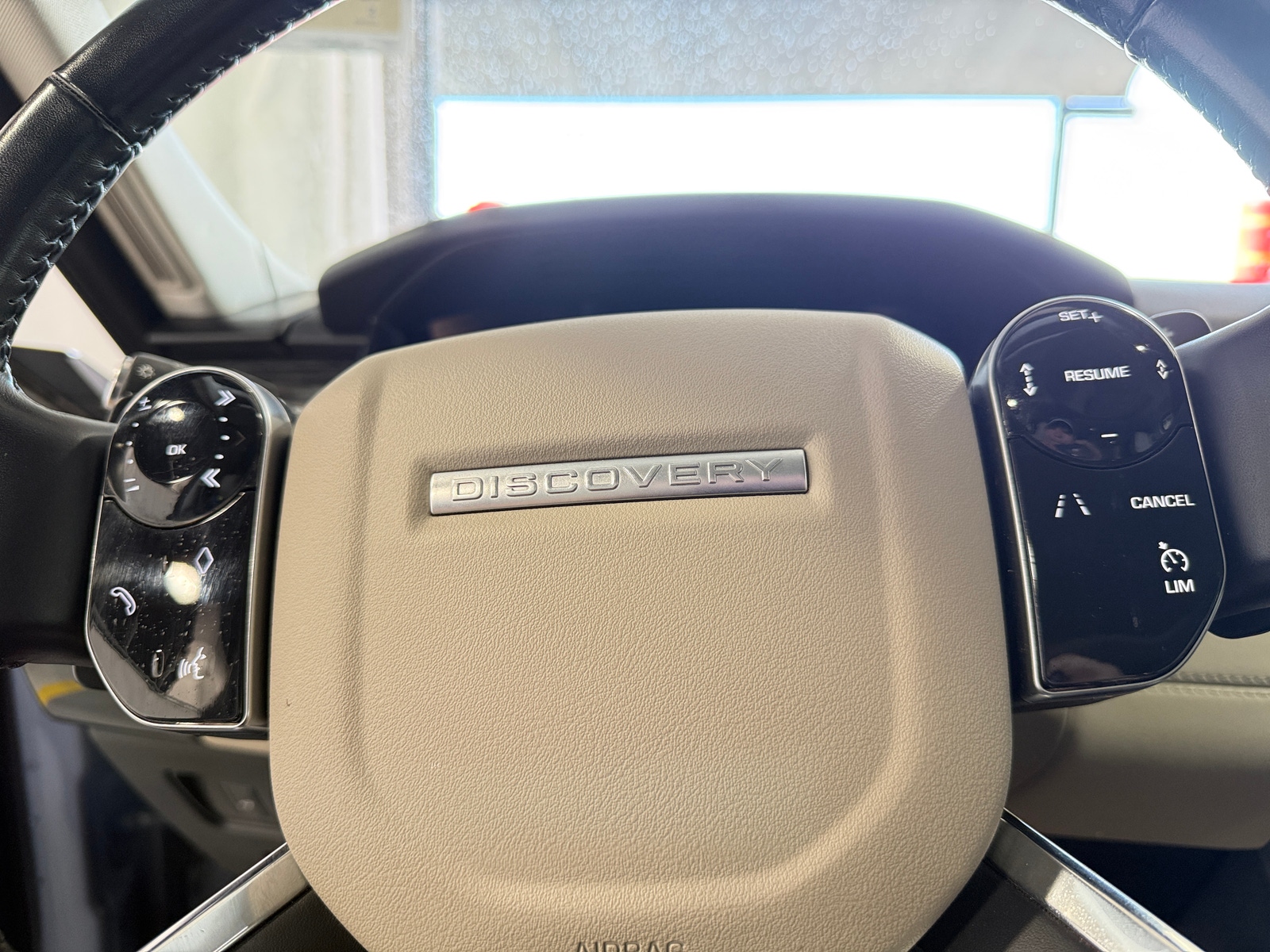 Thumbnail: 2020 Land Rover Discovery - 4