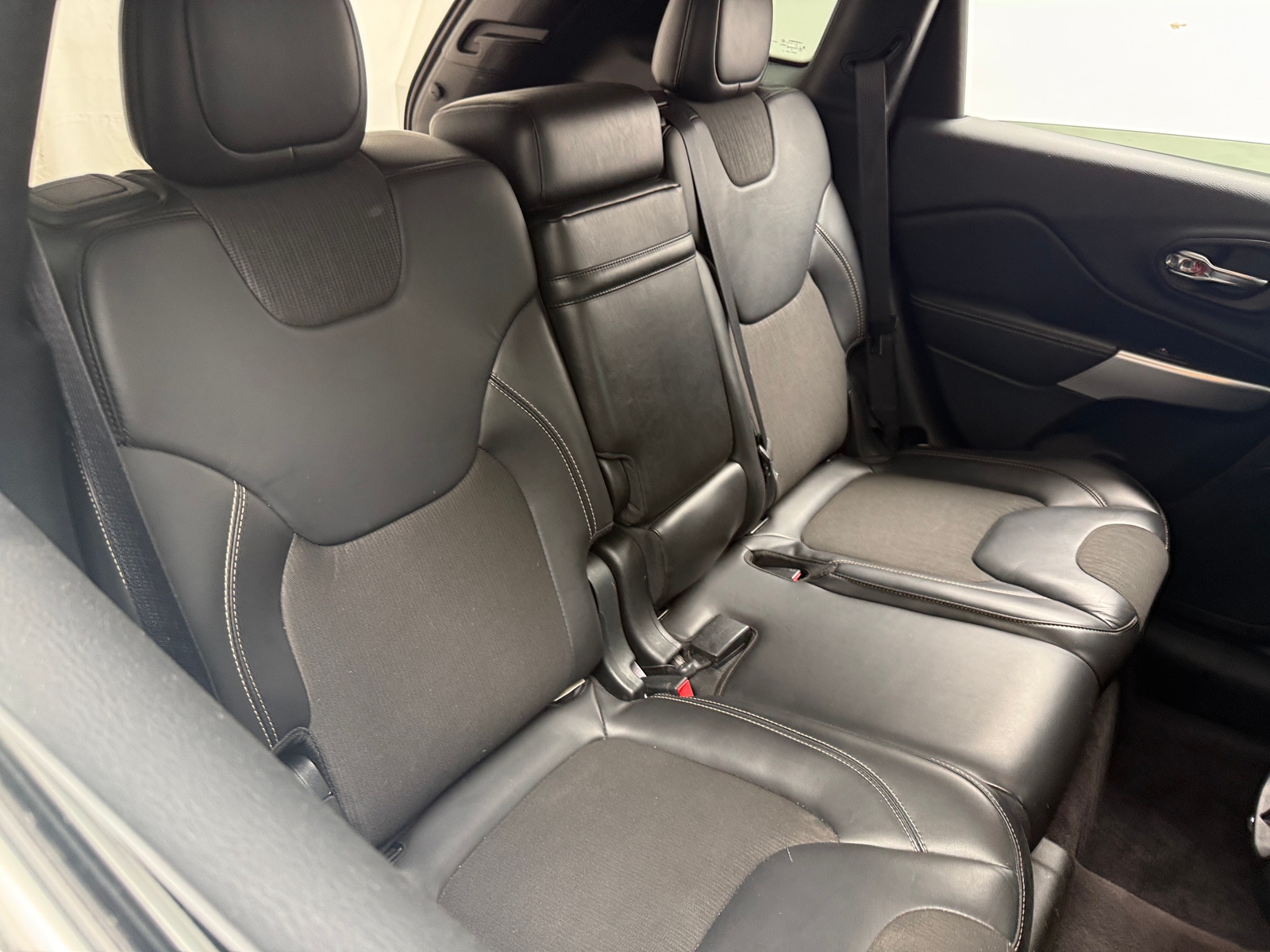 Thumbnail: 2018 Jeep Cherokee - 6