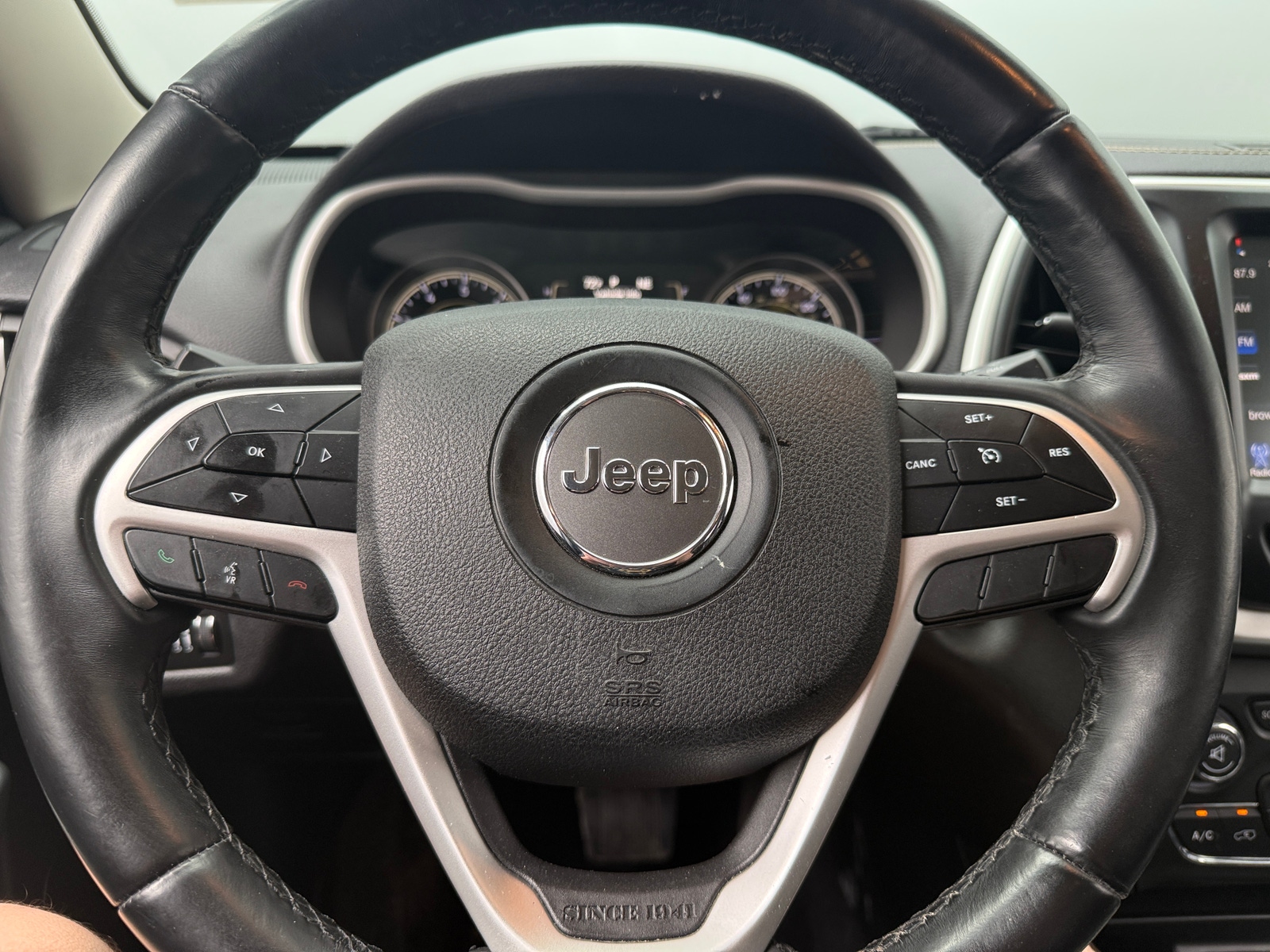Thumbnail: 2018 Jeep Cherokee - 5