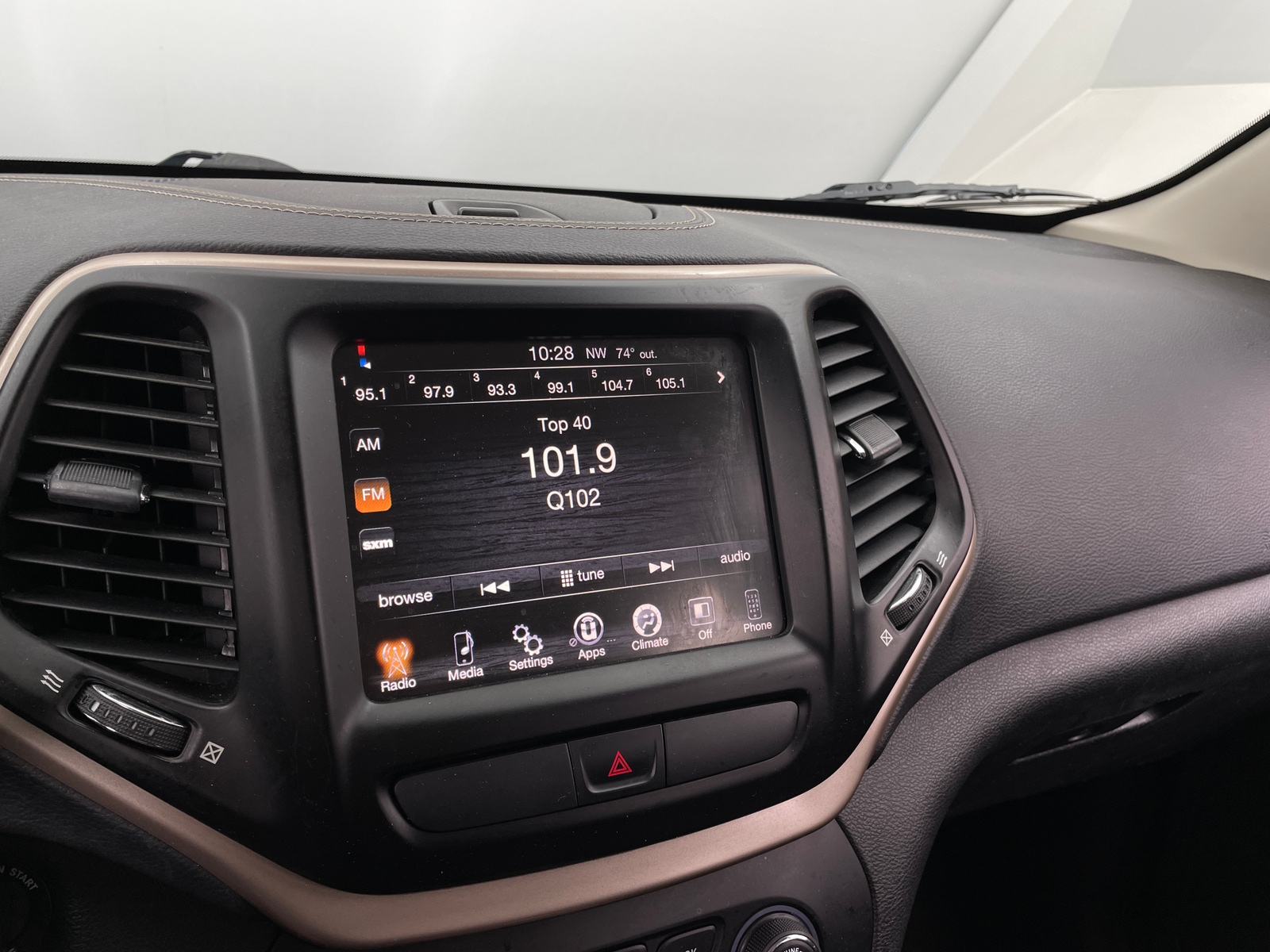 Thumbnail: 2015 Jeep Cherokee - 4