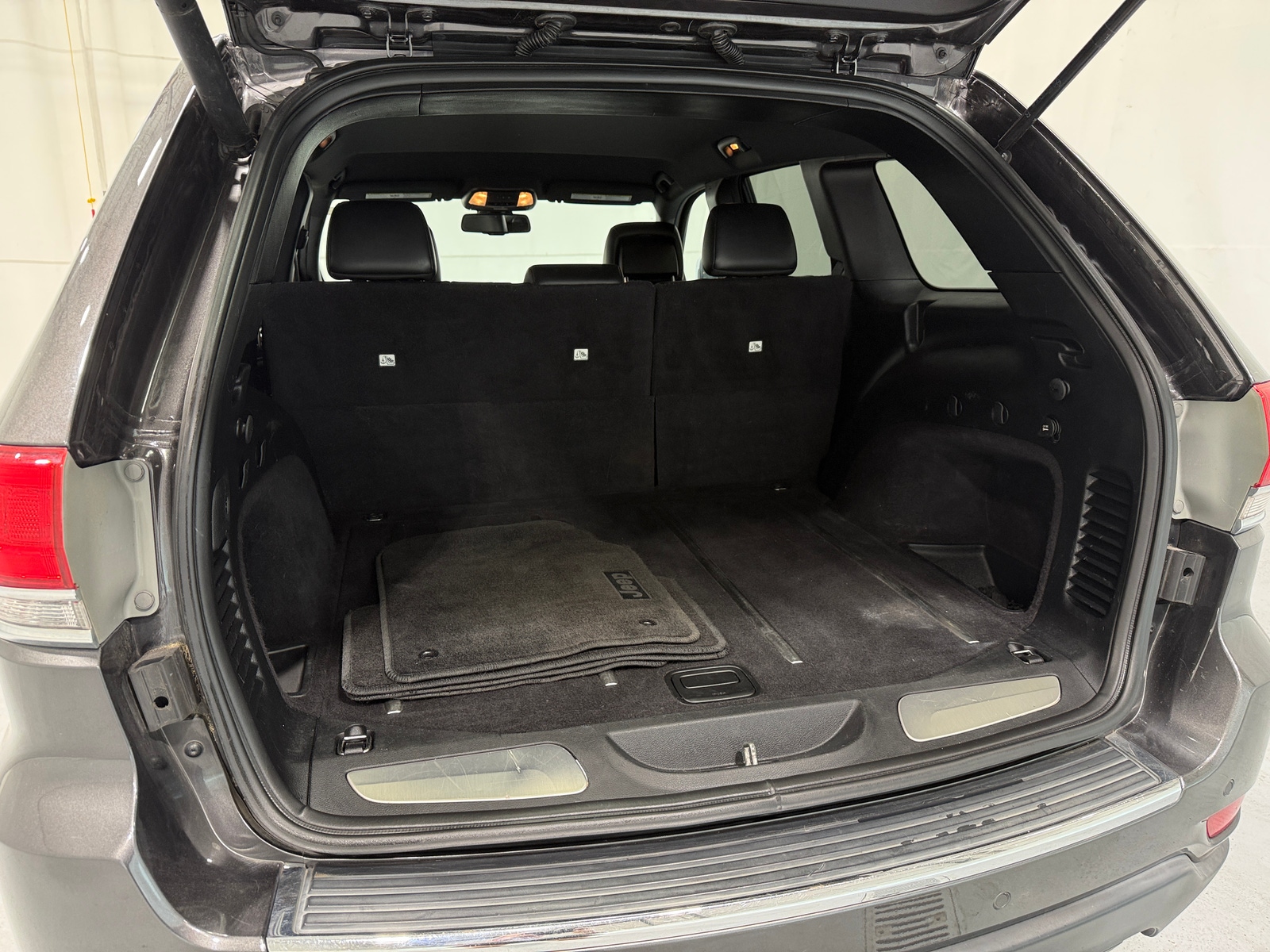 Thumbnail: 2015 Jeep Grand Cherokee - 6