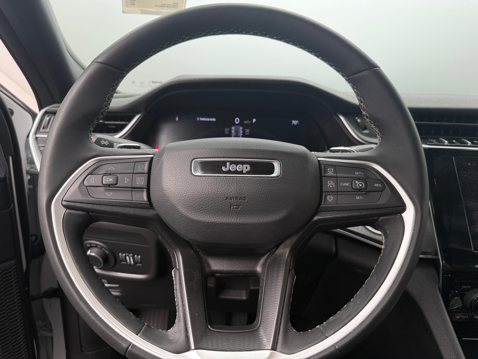 Thumbnail: 2025 Jeep Grand Cherokee - 4
