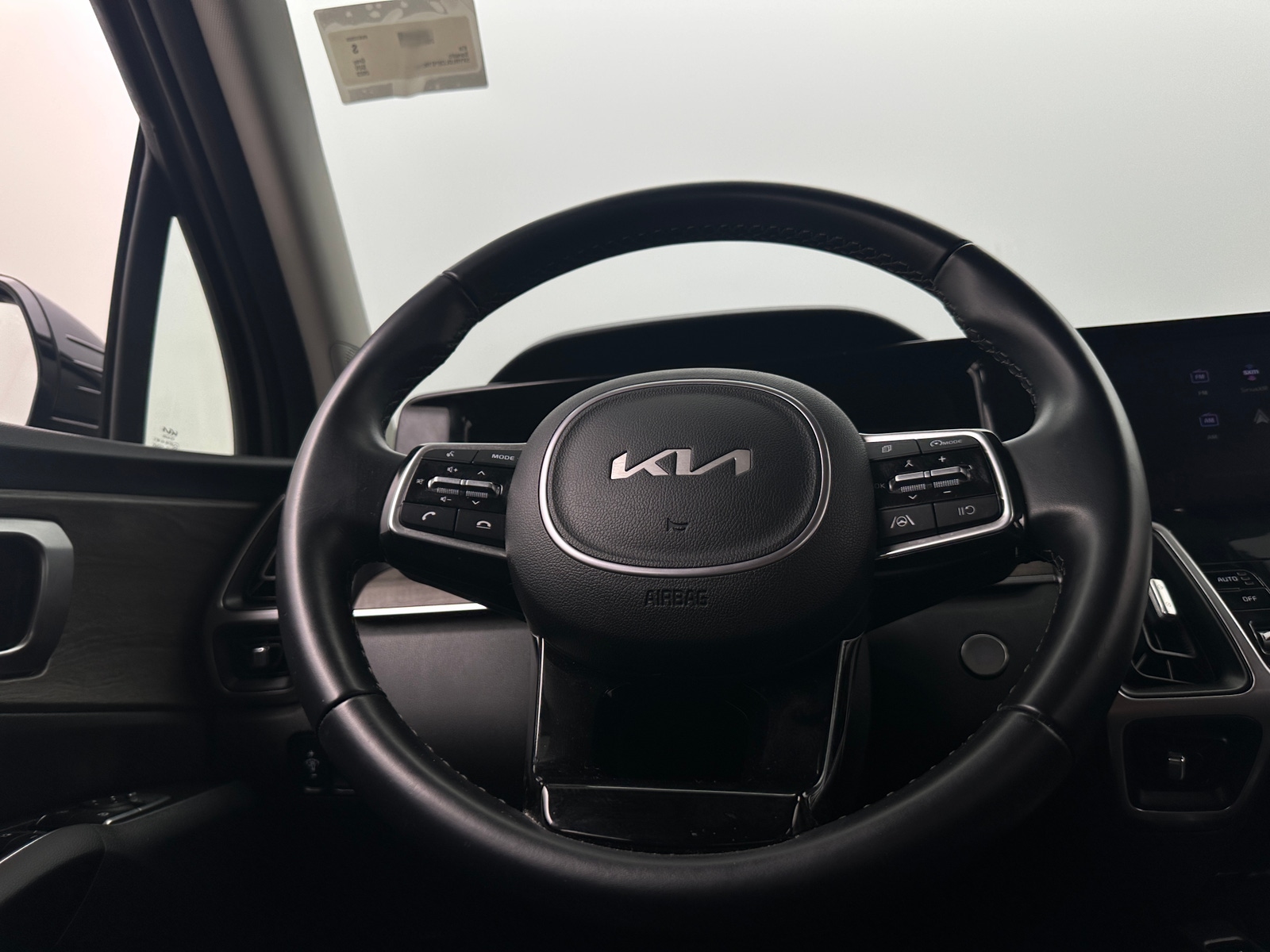 Thumbnail: 2023 Kia Sorento - 4