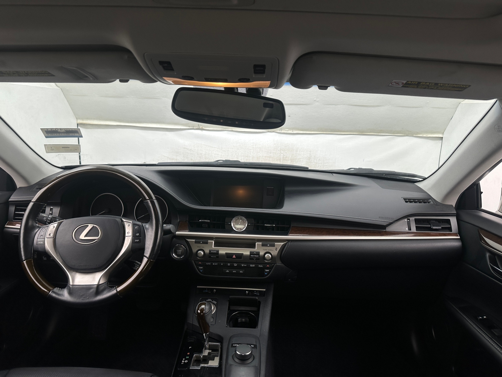 Thumbnail: 2015 Lexus ES - 2