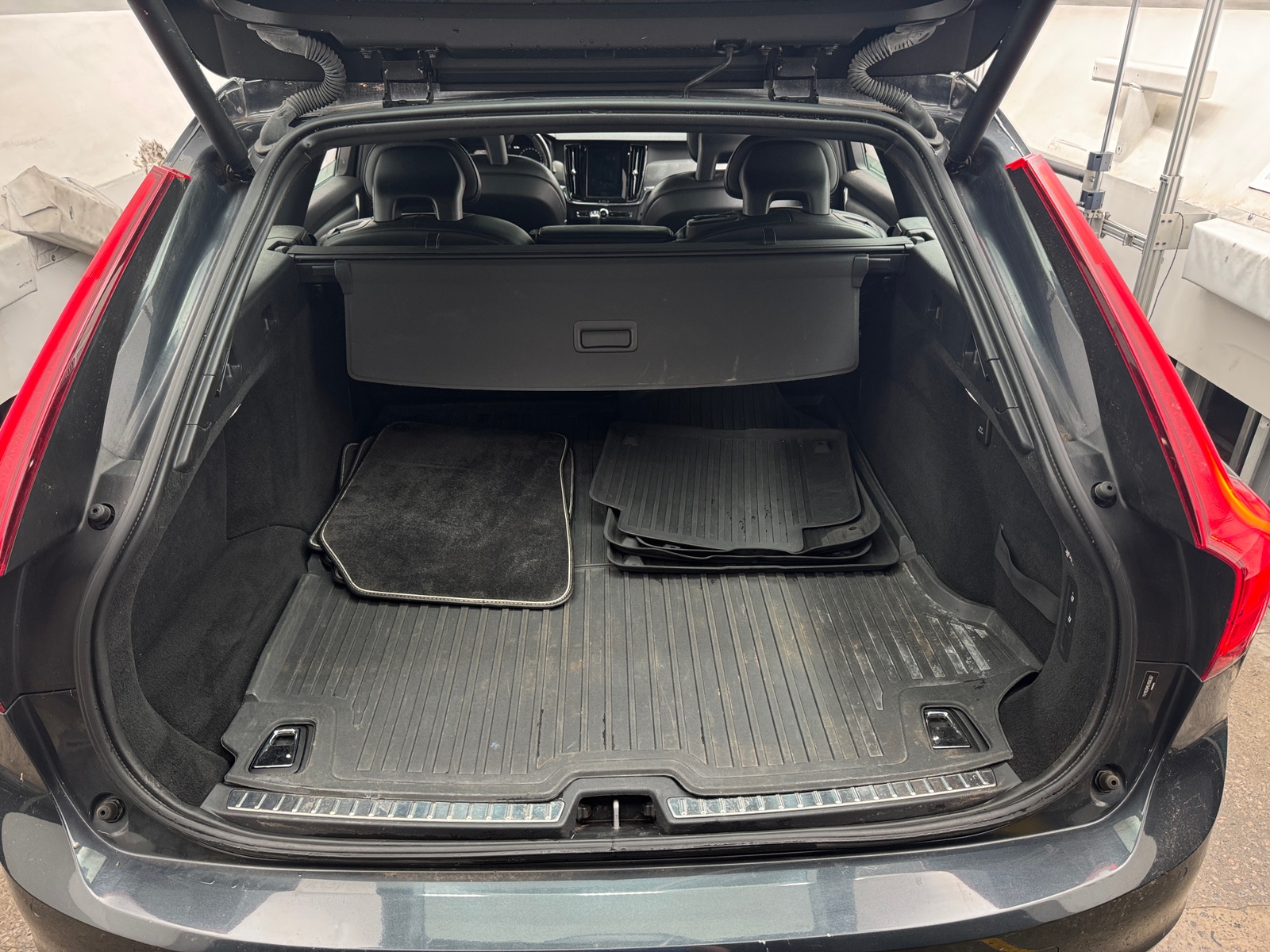 Thumbnail: 2018 Volvo V90 - 6