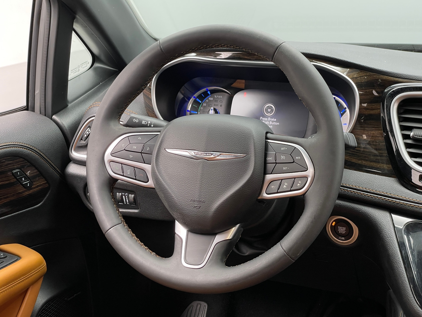 Thumbnail: 2023 Chrysler Pacifica - 4
