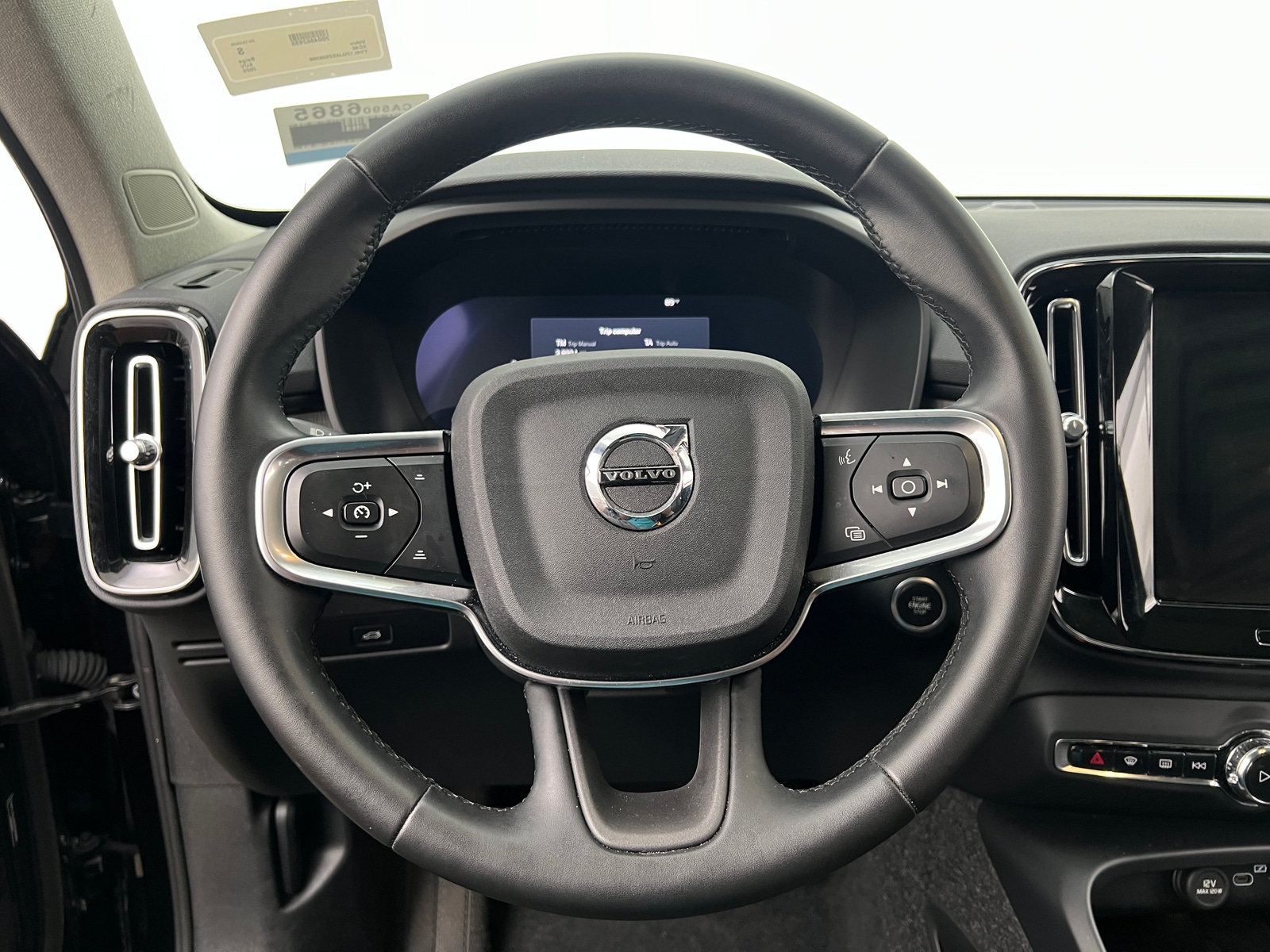 Thumbnail: 2025 Volvo XC40 - 5