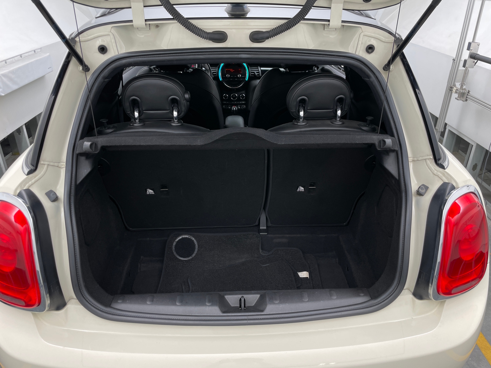 Thumbnail: 2016 MINI Cooper Hardtop - 6