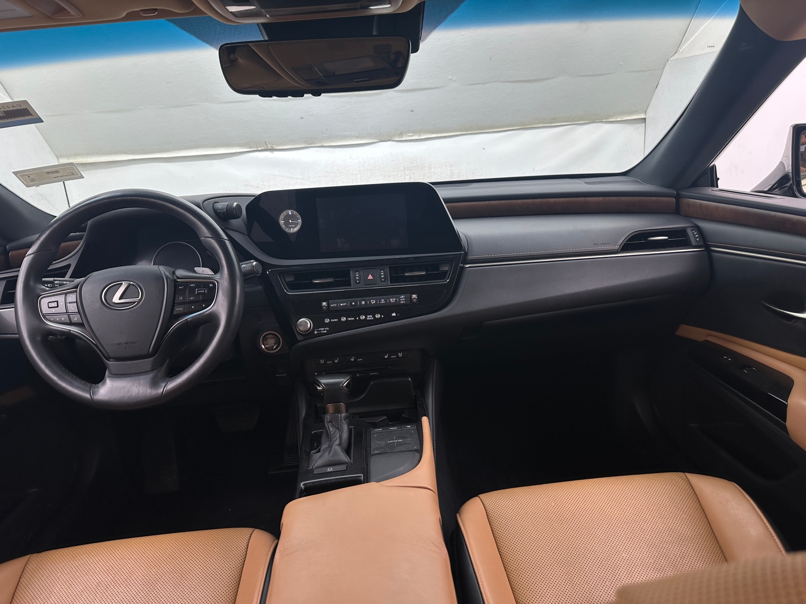 Thumbnail: 2022 Lexus ES - 2