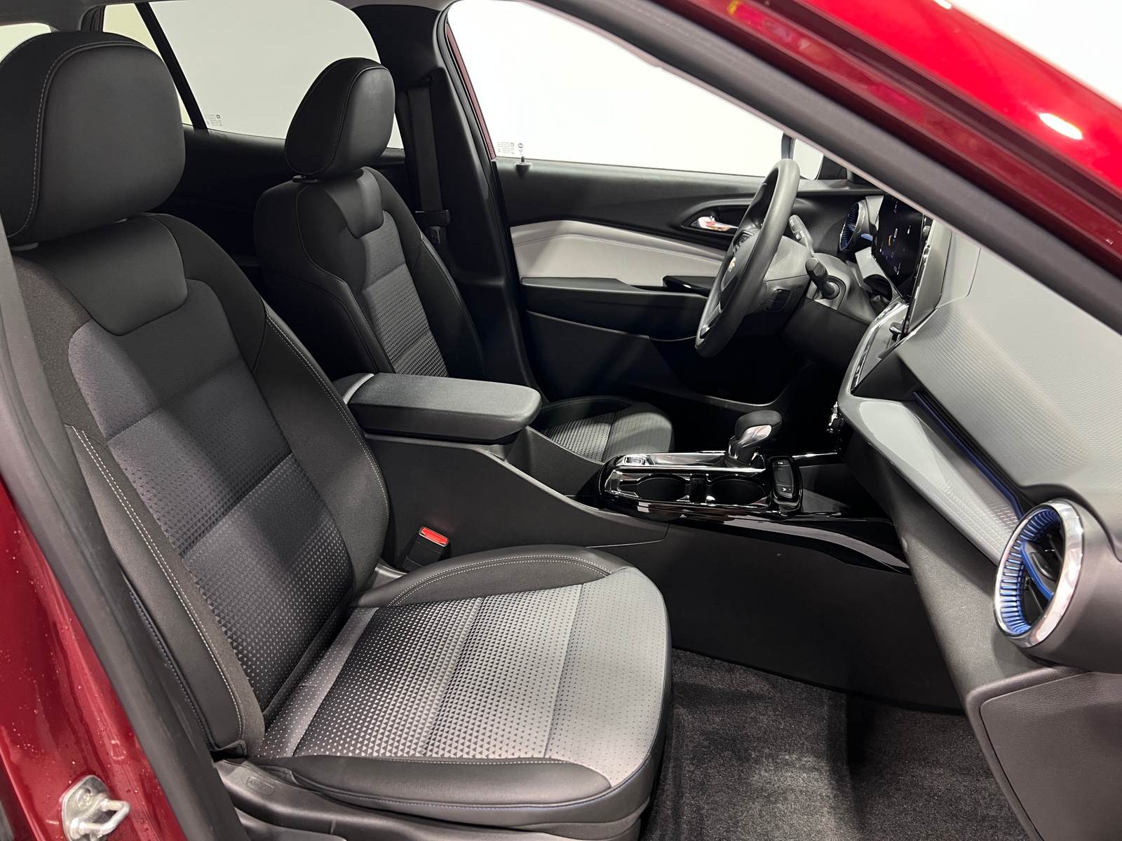Thumbnail: 2025 Chevrolet Trax - 2
