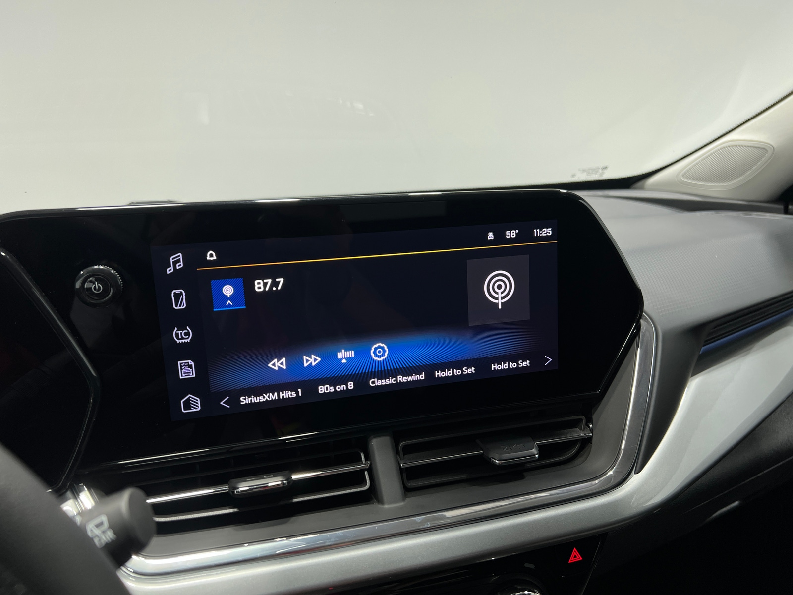 Thumbnail: 2025 Chevrolet Trax - 4
