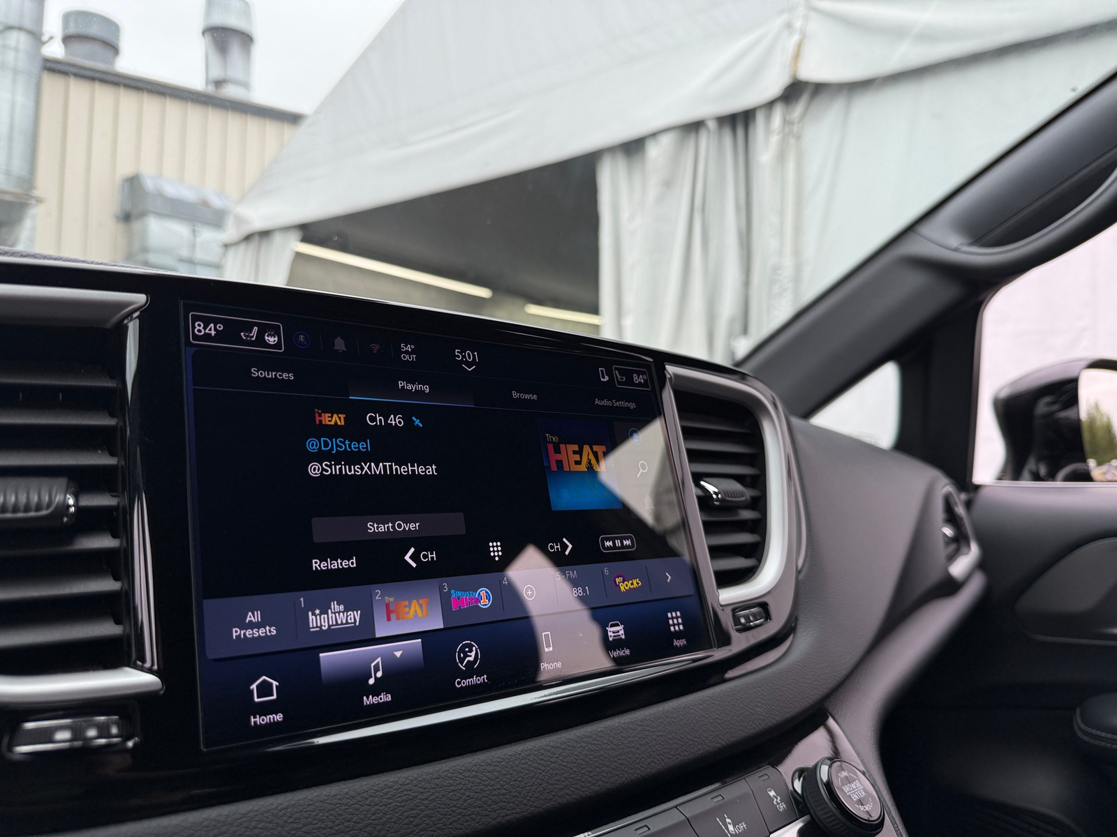 Thumbnail: 2025 Chrysler Pacifica - 3