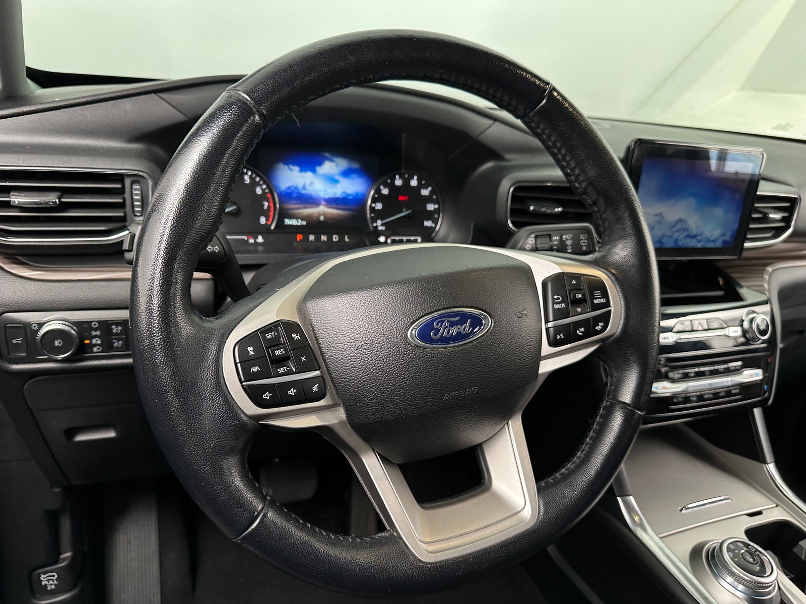 Thumbnail: 2022 Ford Explorer - 5