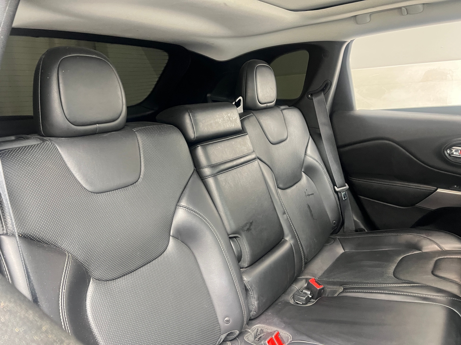 Thumbnail: 2019 Jeep Cherokee - 5