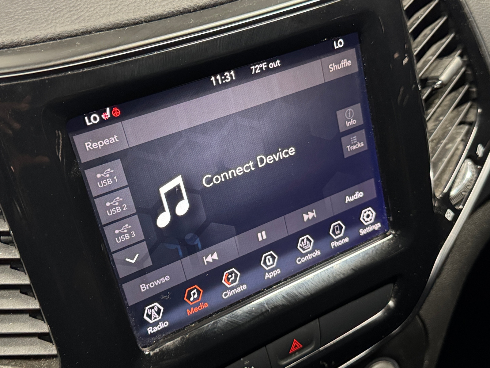 Thumbnail: 2019 Jeep Cherokee - 3