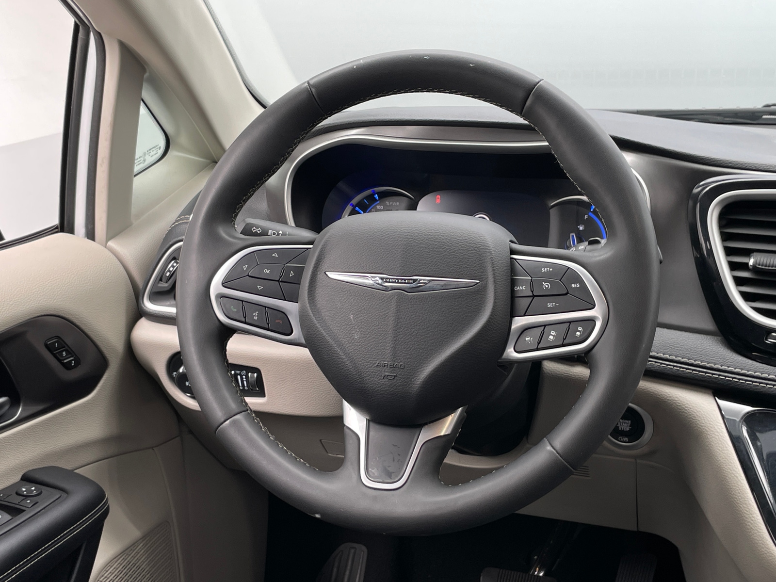 Thumbnail: 2024 Chrysler Pacifica - 4