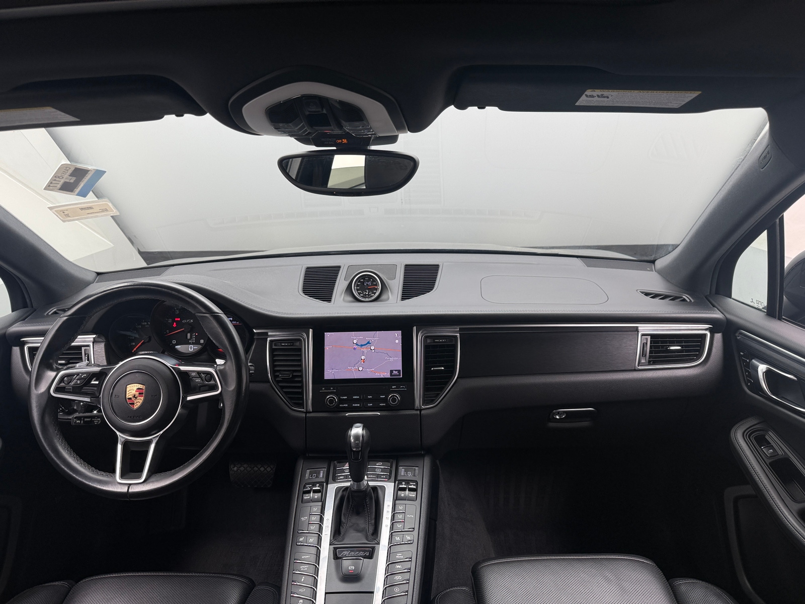 Thumbnail: 2017 Porsche Macan - 2