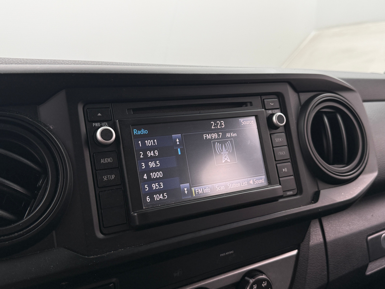 Thumbnail: 2019 Toyota Tacoma - 4
