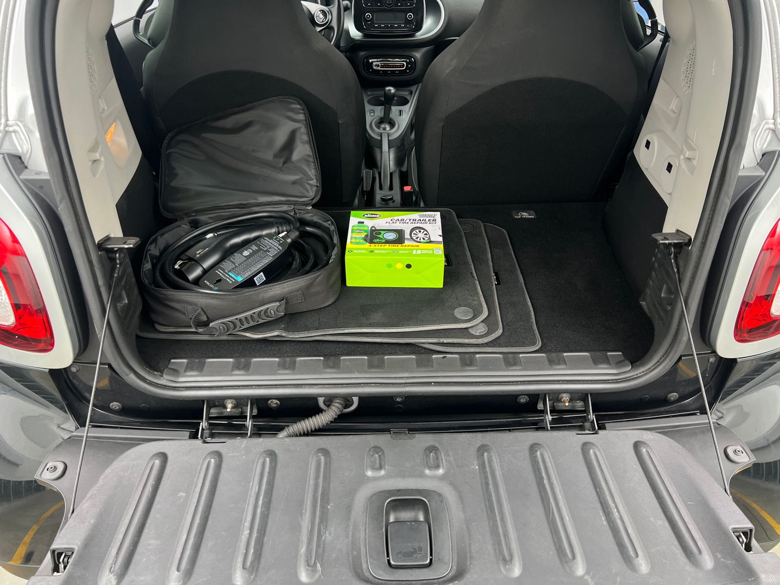 Thumbnail: 2018 smart fortwo - 6