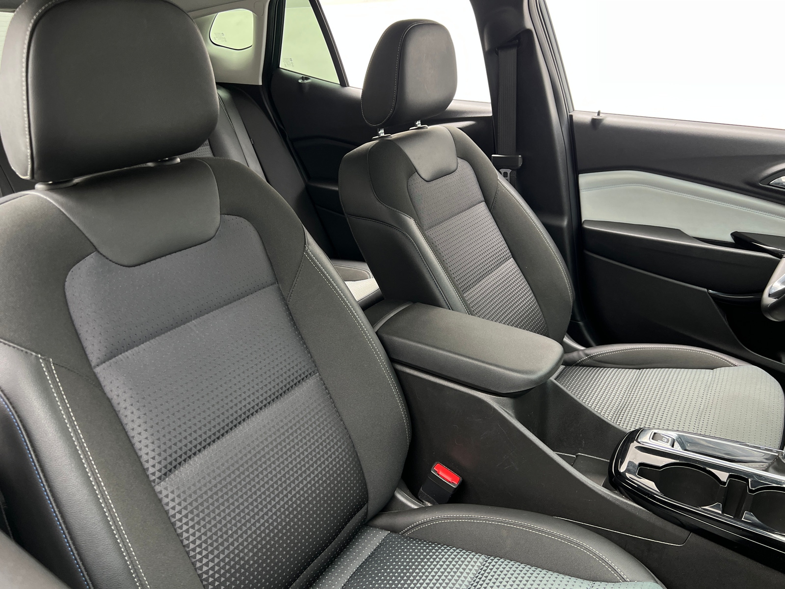Thumbnail: 2025 Chevrolet Trax - 2