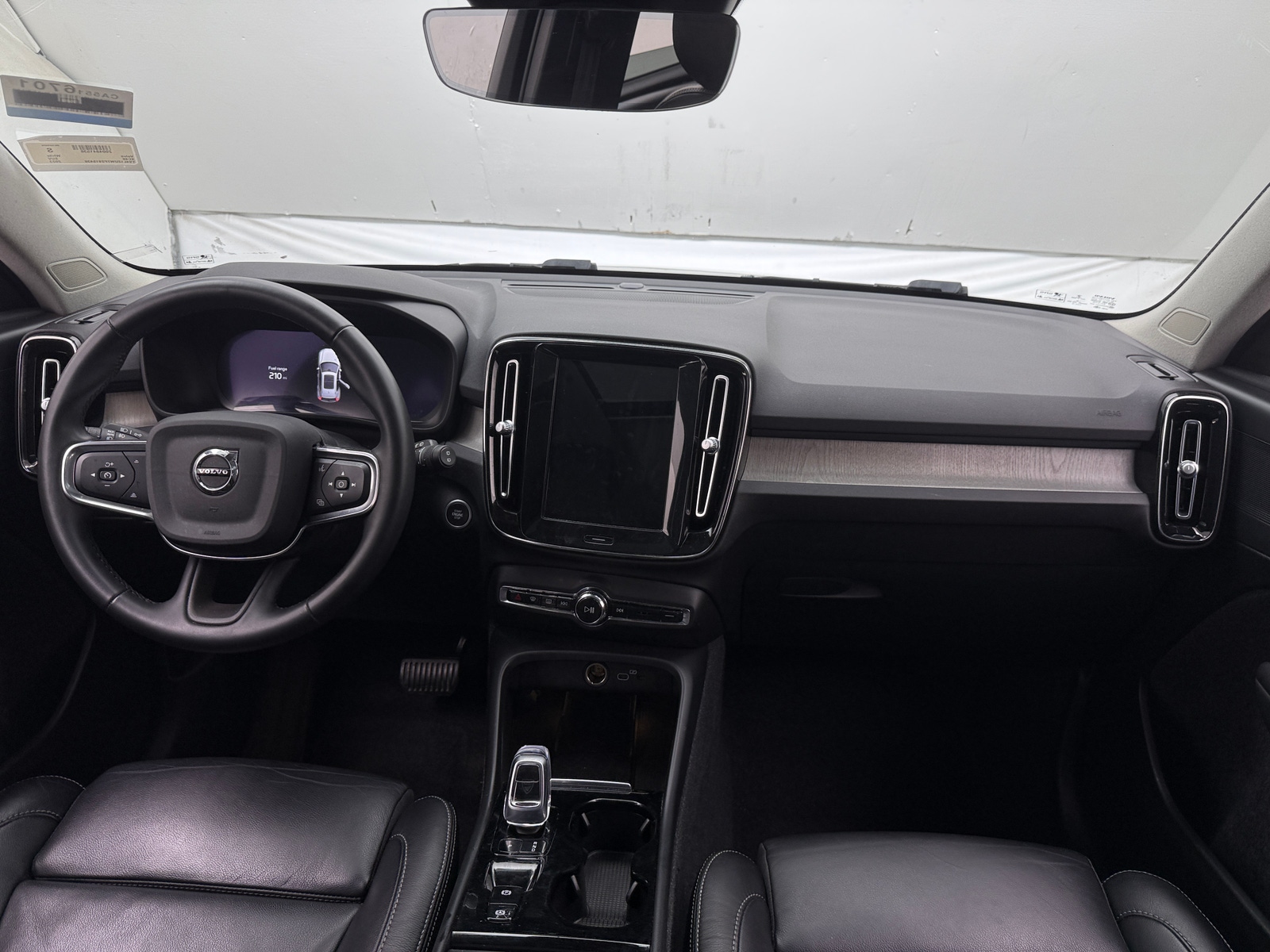 Thumbnail: 2023 Volvo XC40 - 3
