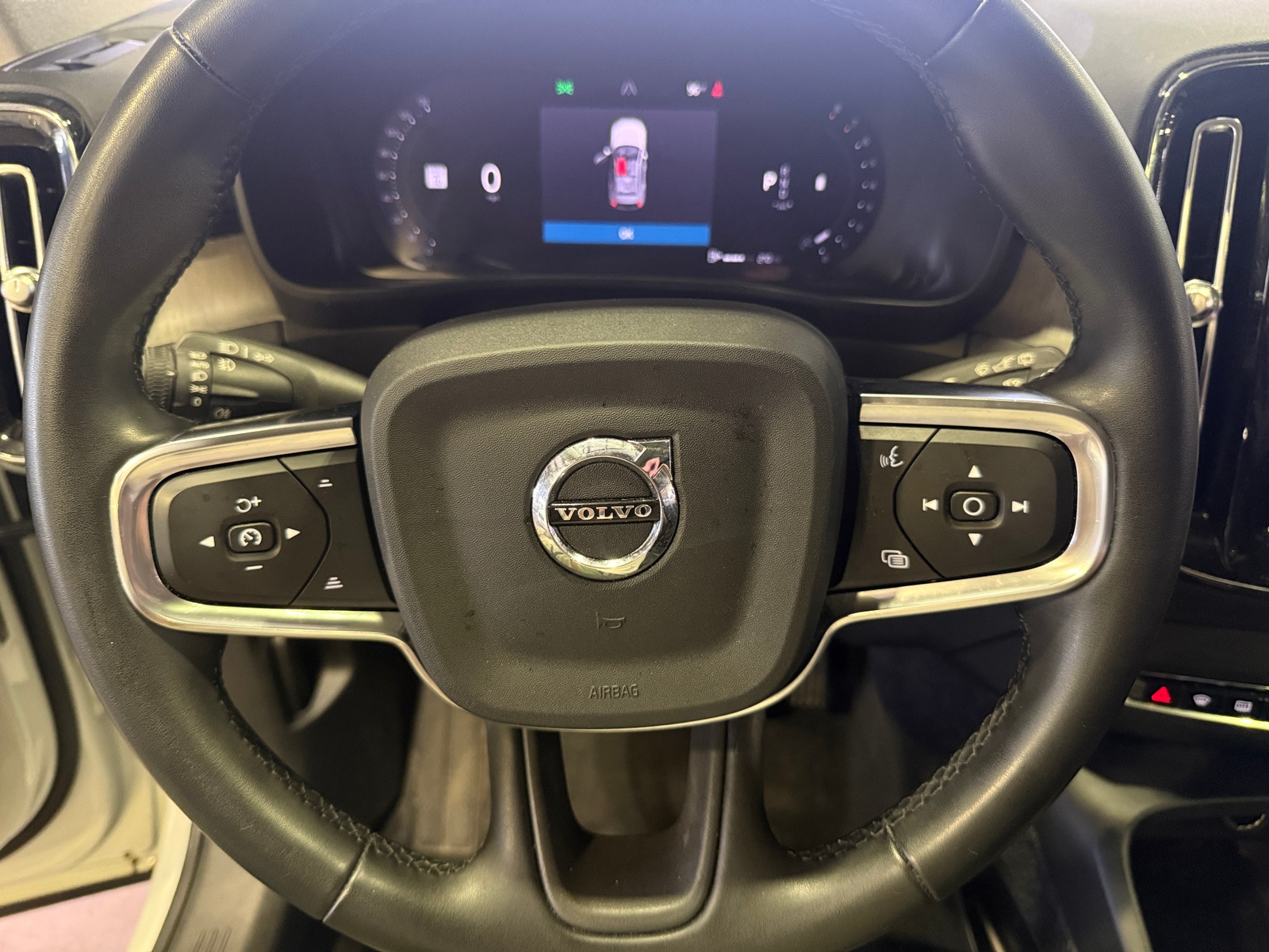 Thumbnail: 2023 Volvo XC40 - 5