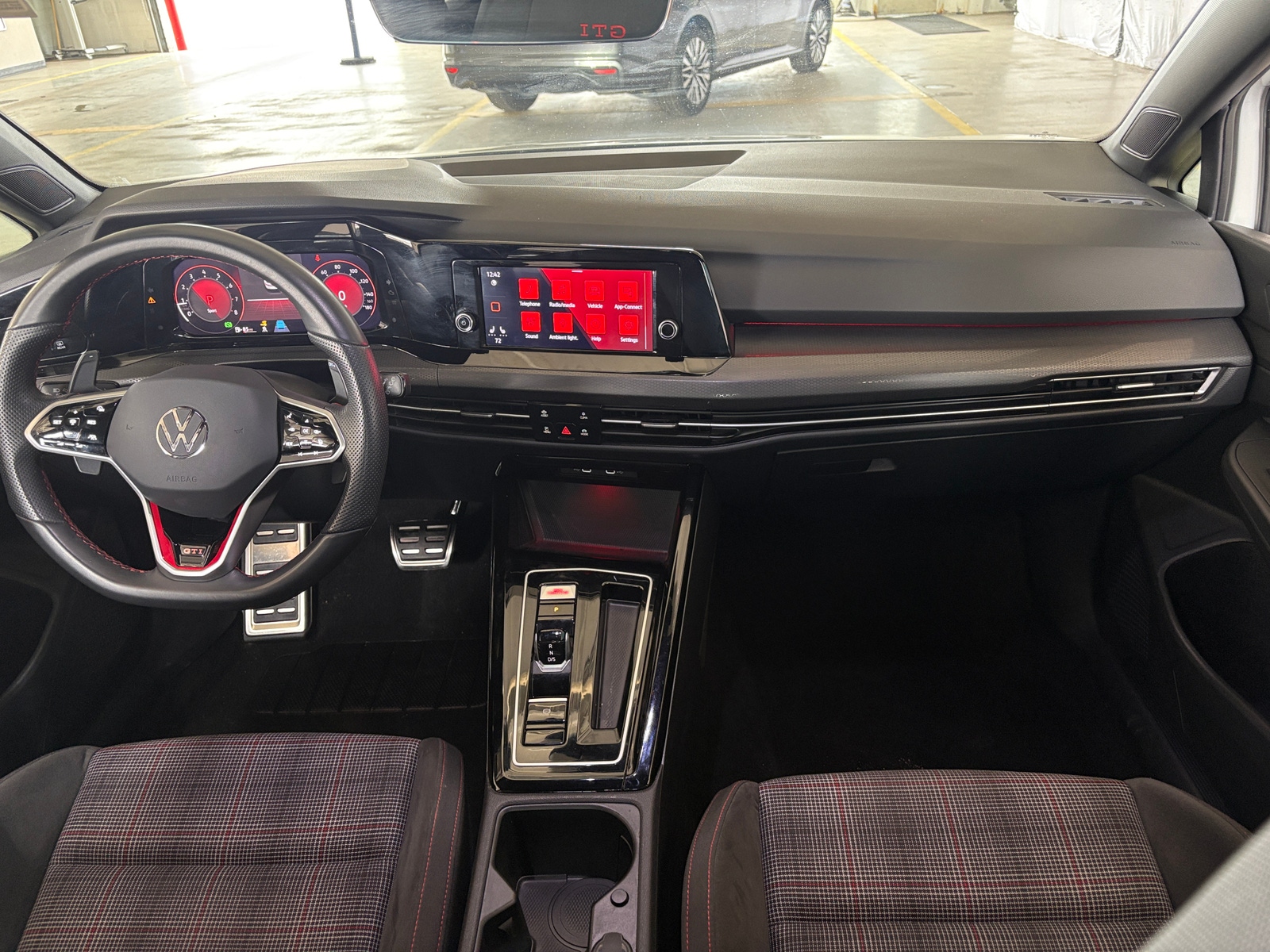 Thumbnail: 2024 Volkswagen Golf - 3