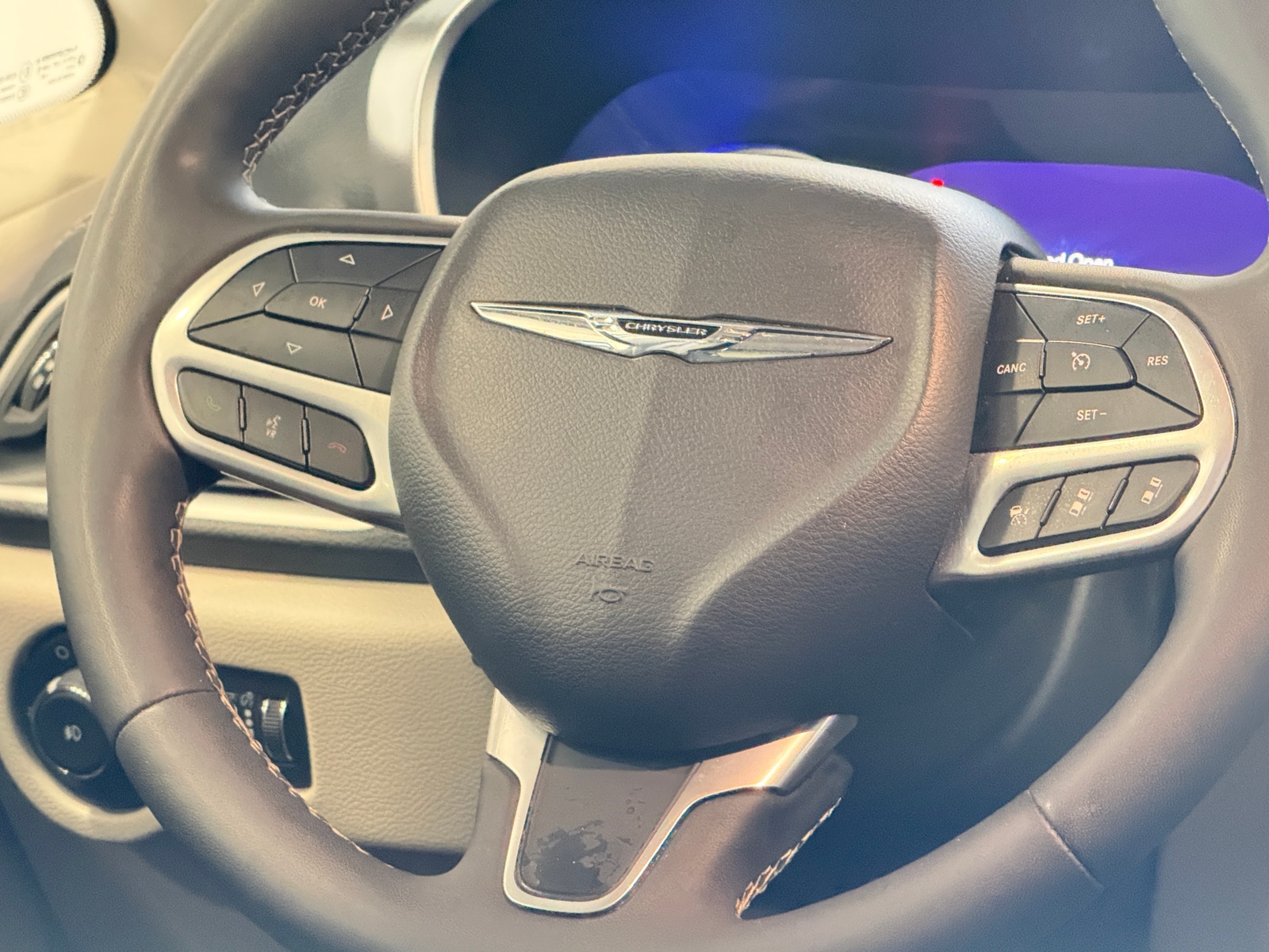 Thumbnail: 2024 Chrysler Pacifica - 4