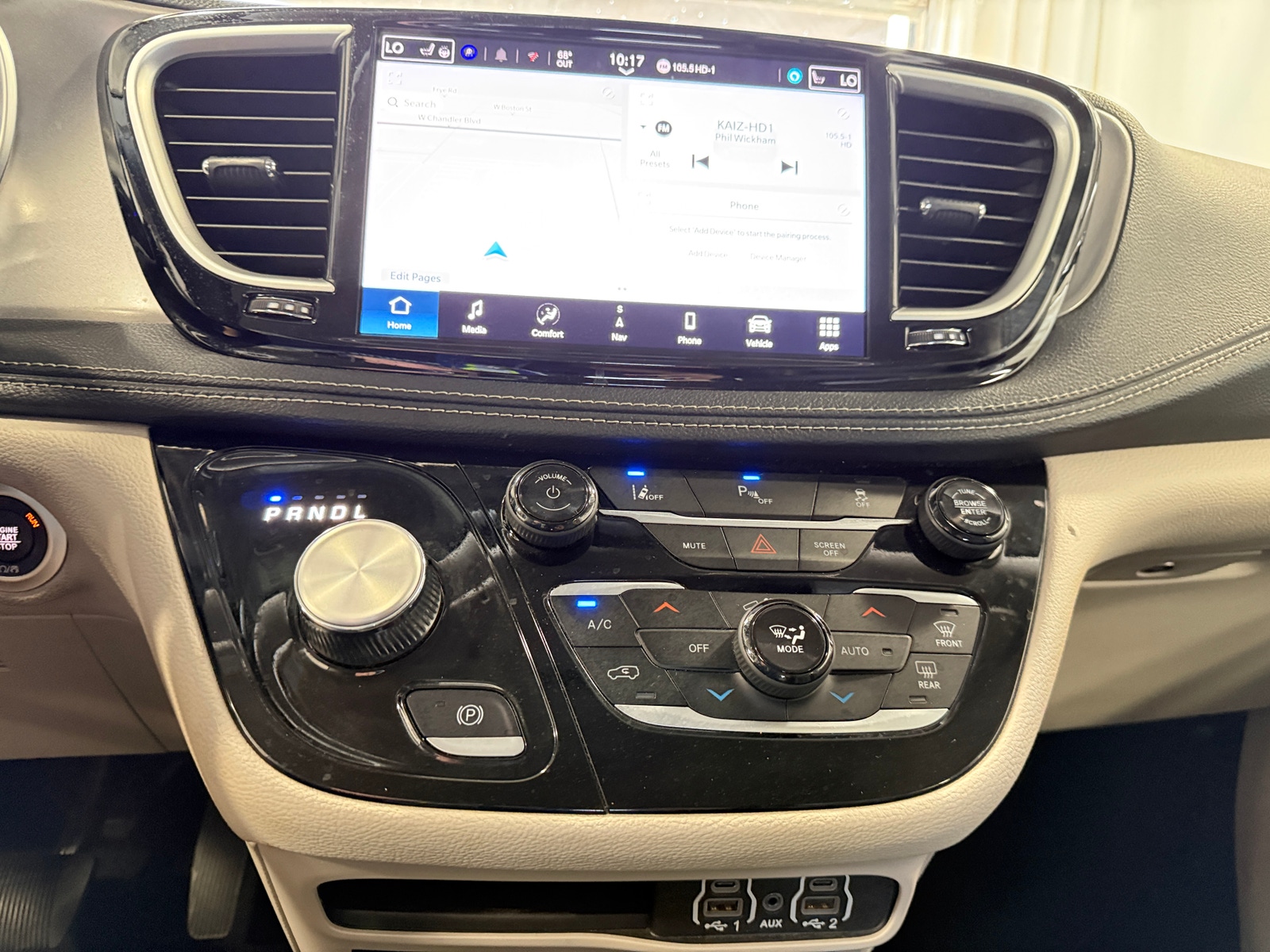 Thumbnail: 2024 Chrysler Pacifica - 3