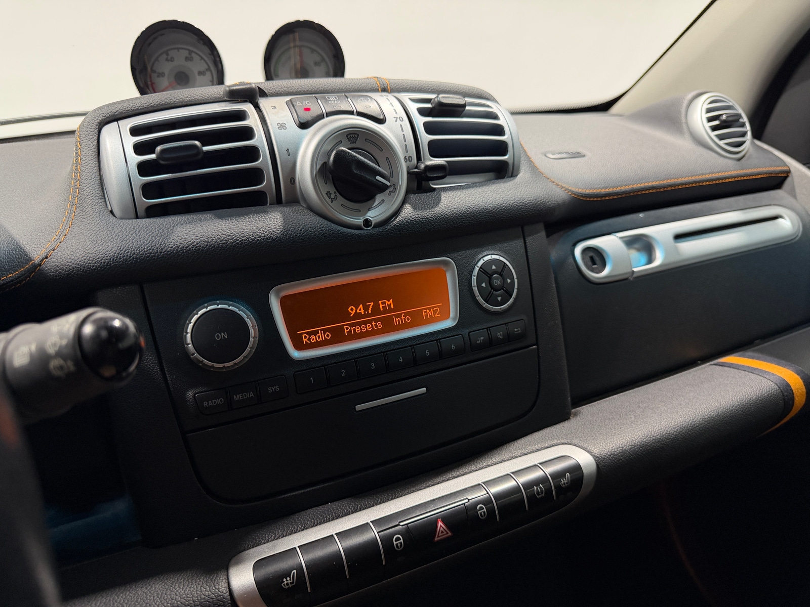 Thumbnail: 2016 smart fortwo - 3
