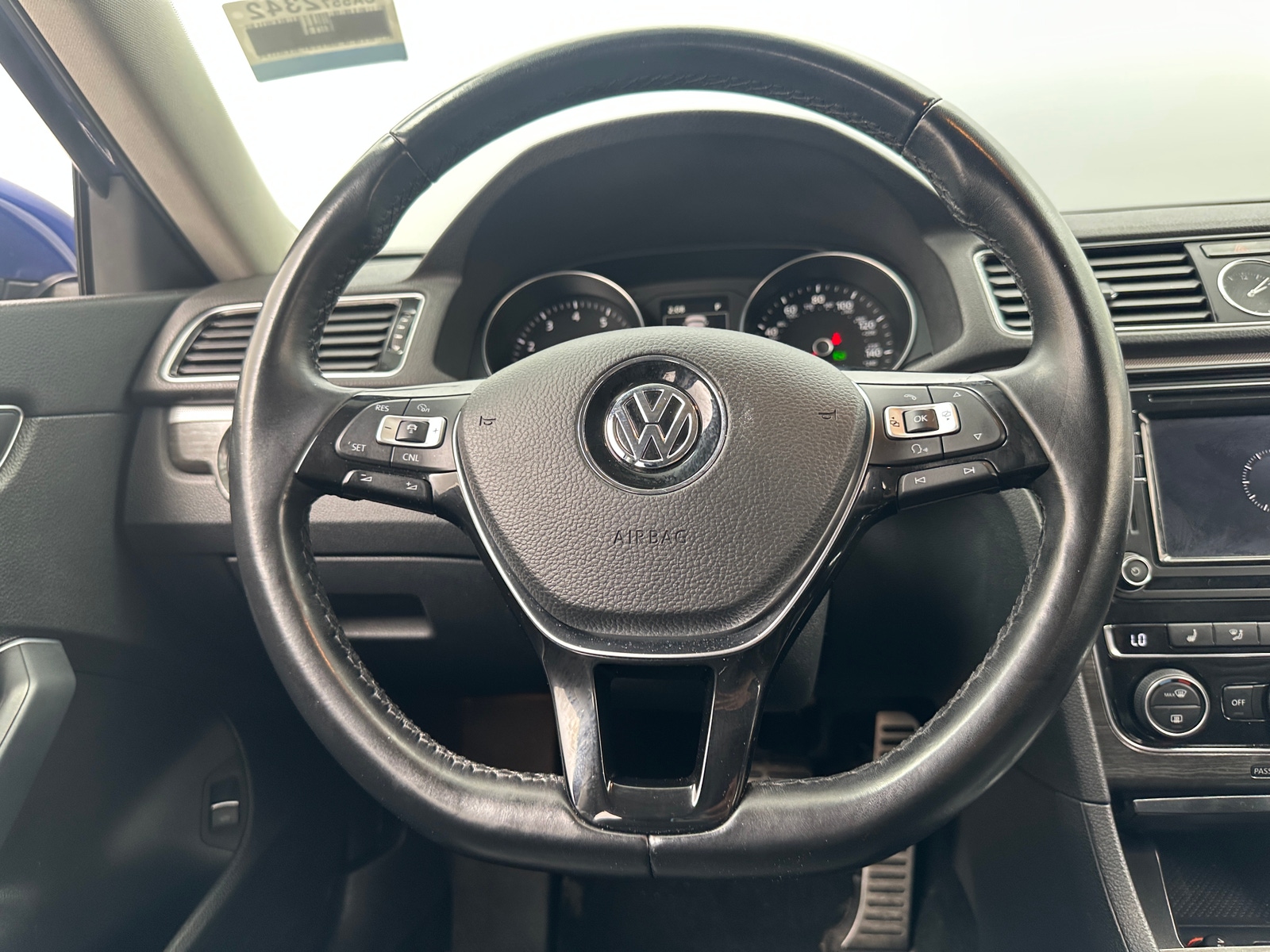 Thumbnail: 2016 Volkswagen Passat - 4
