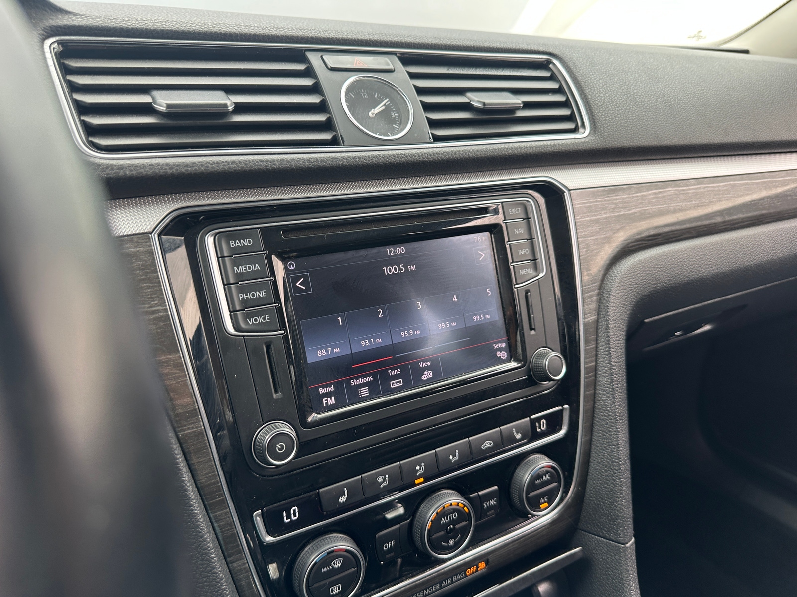Thumbnail: 2016 Volkswagen Passat - 3