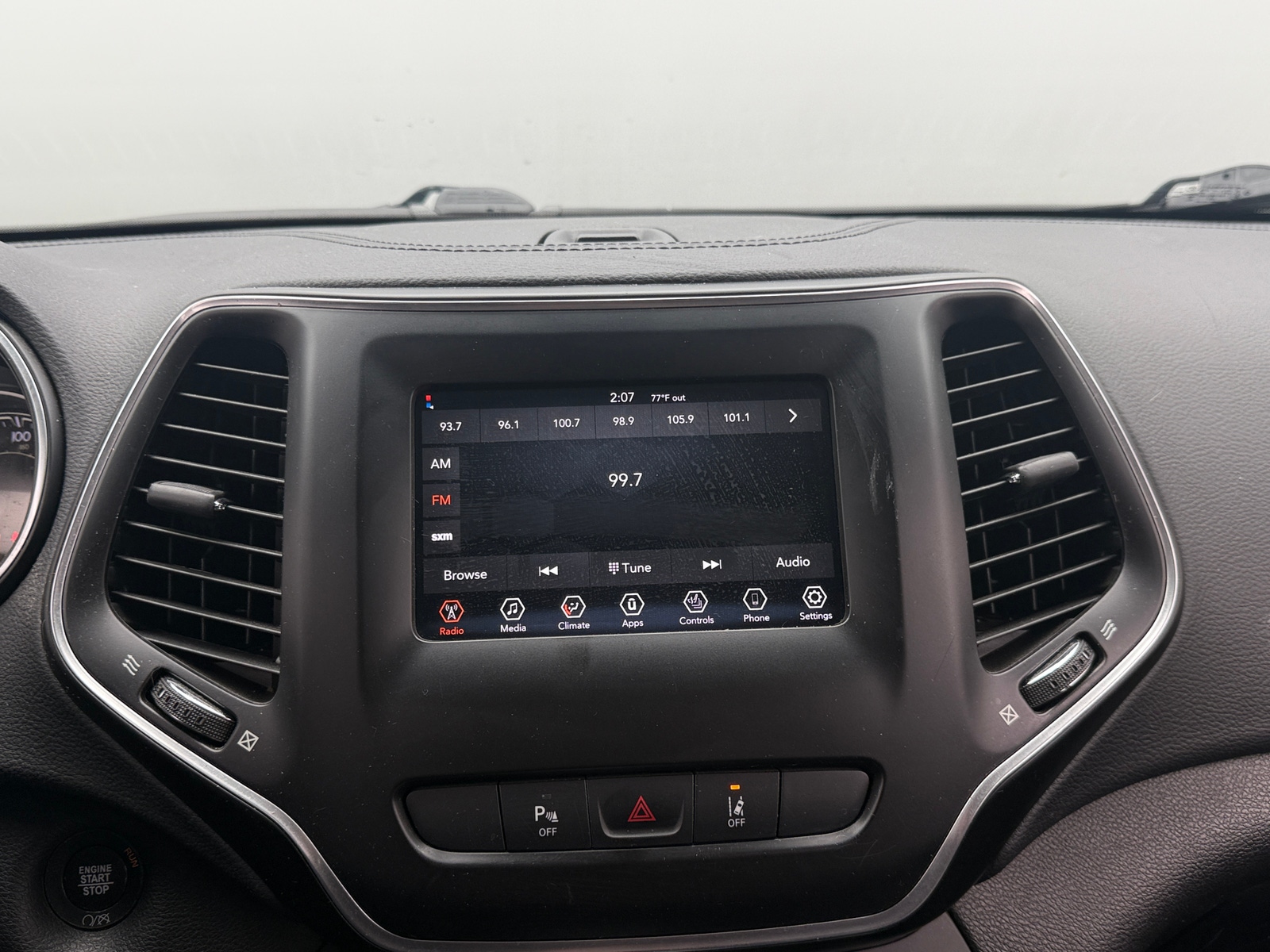 Thumbnail: 2020 Jeep Cherokee - 3
