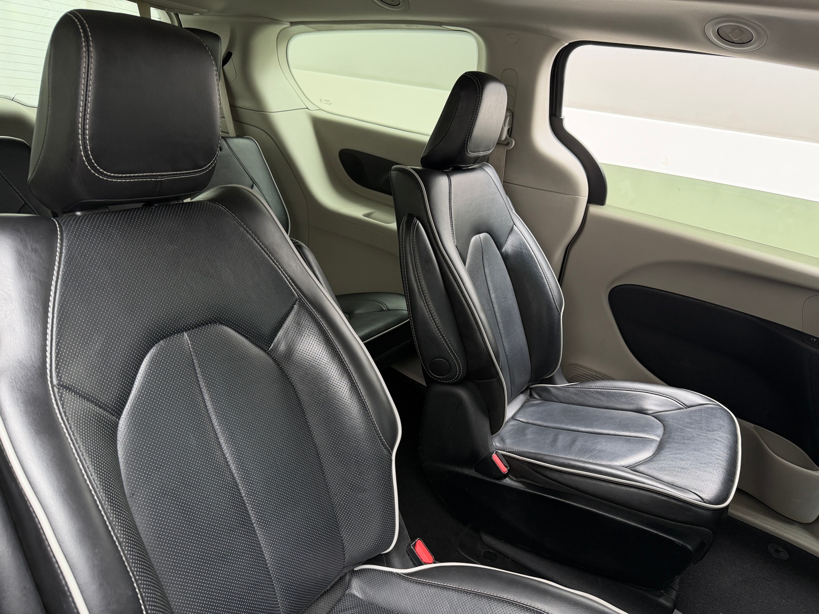 Thumbnail: 2023 Chrysler Pacifica - 6