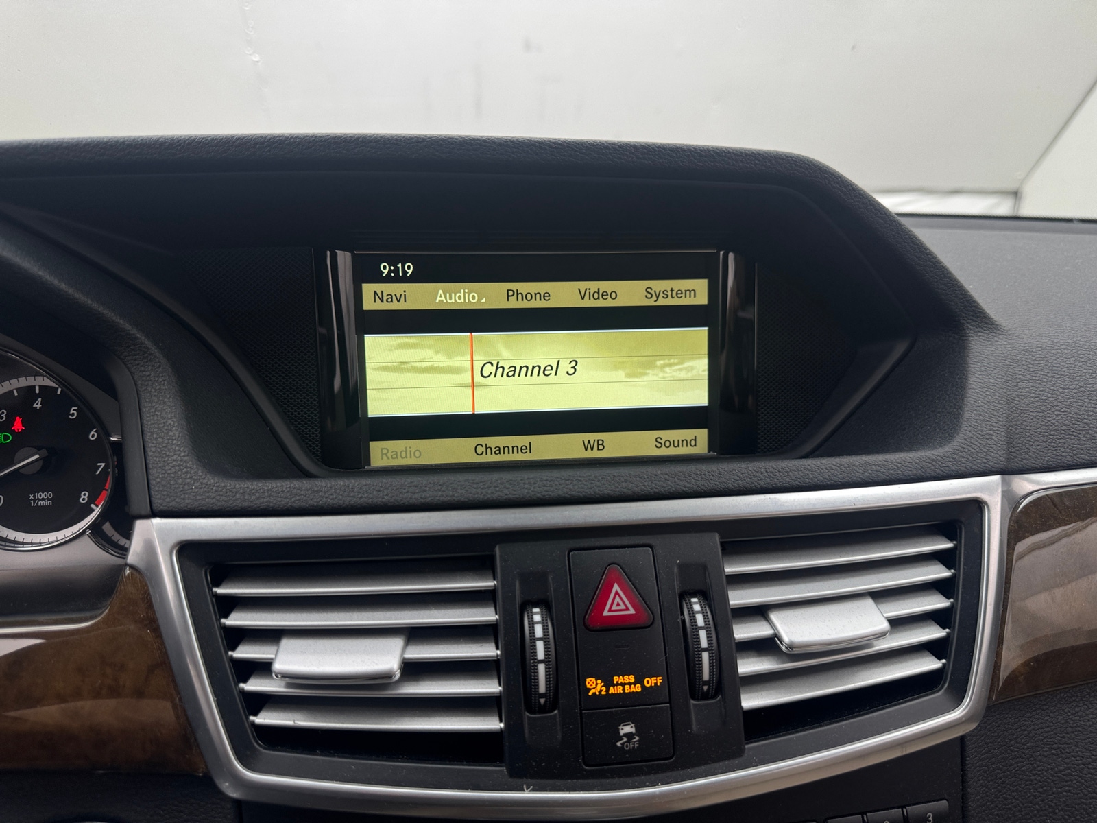 Thumbnail: 2010 Mercedes-Benz E-Class - 3