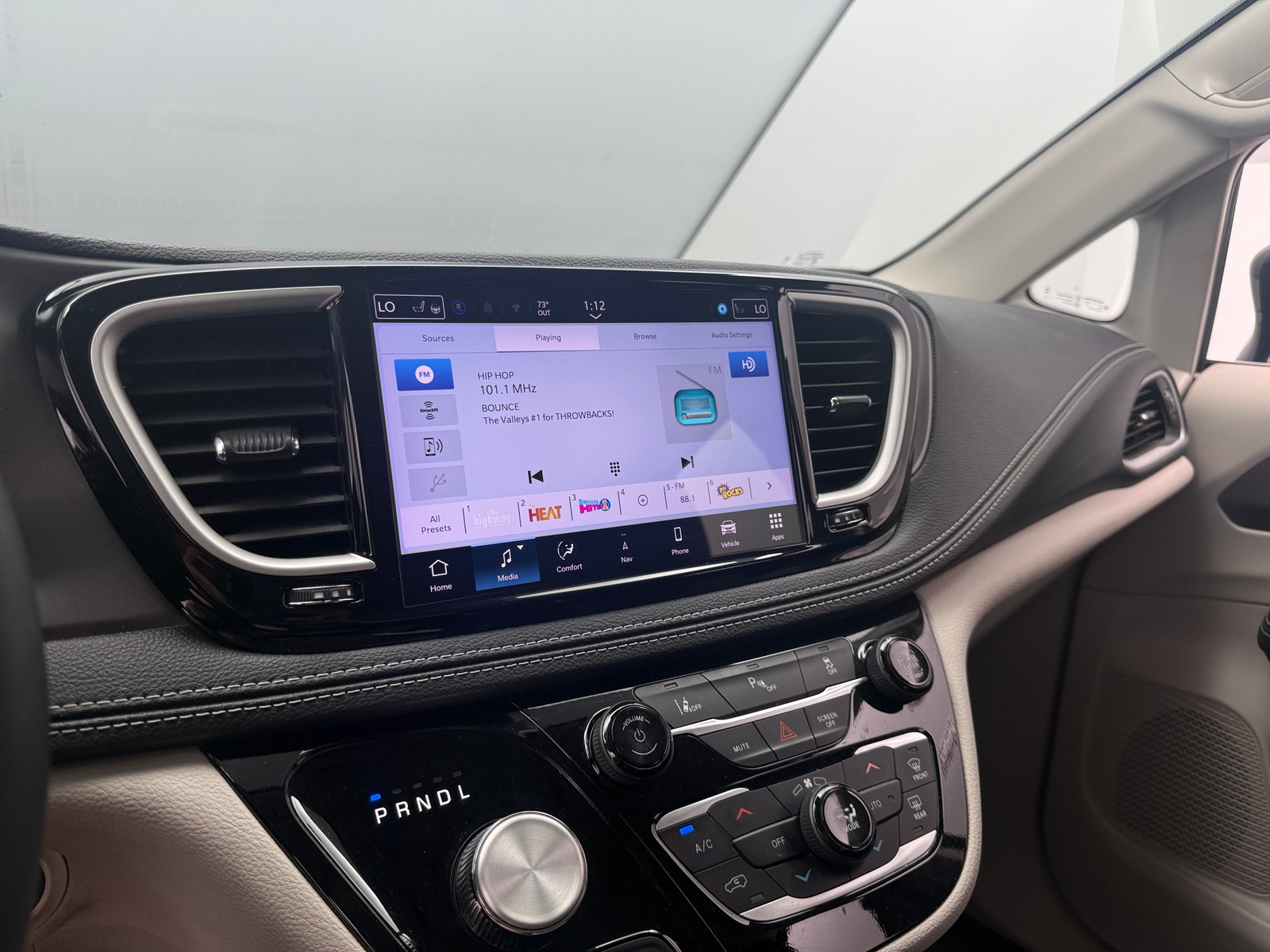 Thumbnail: 2024 Chrysler Pacifica - 3