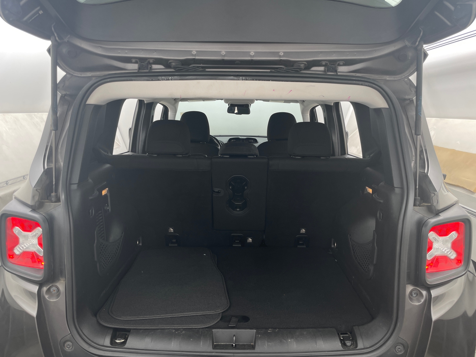 Thumbnail: 2016 Jeep Renegade - 7