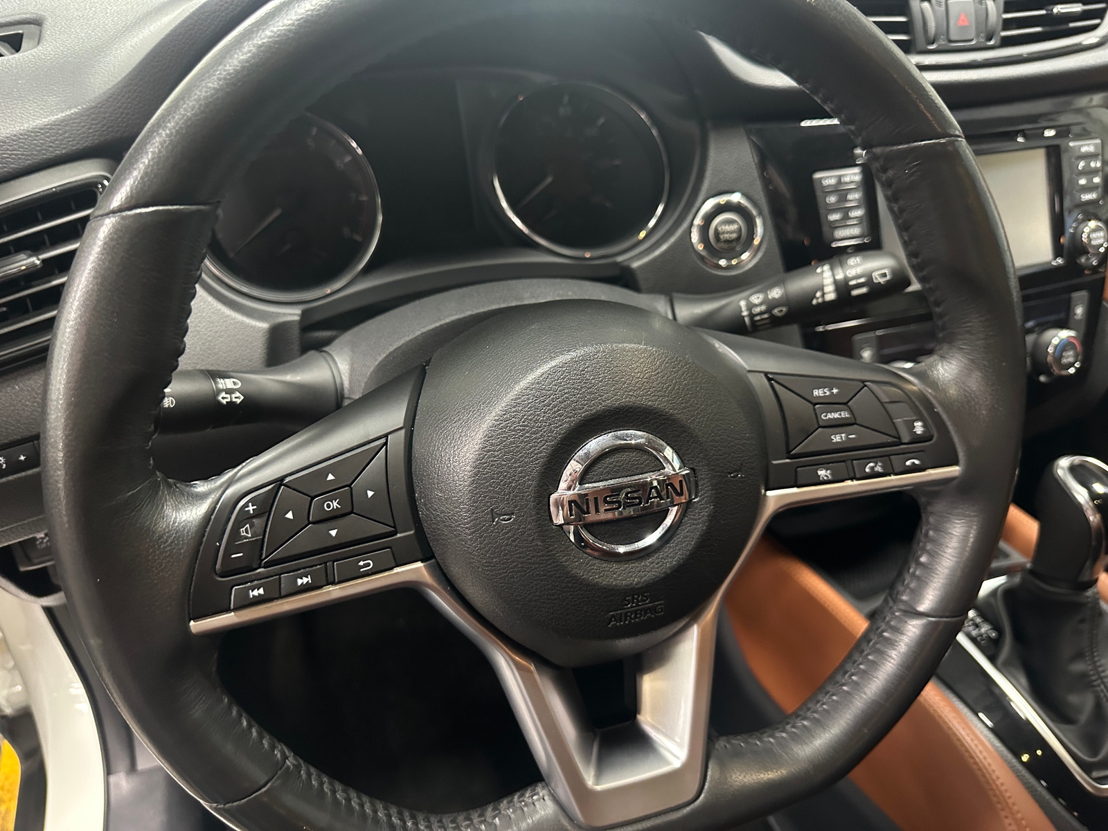 Thumbnail: 2017 Nissan Rogue - 4