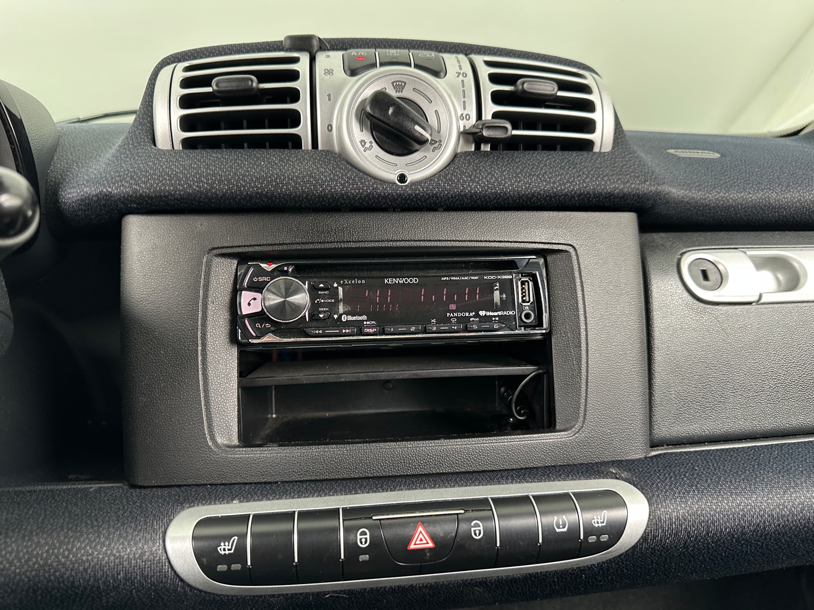 Thumbnail: 2012 smart fortwo - 4