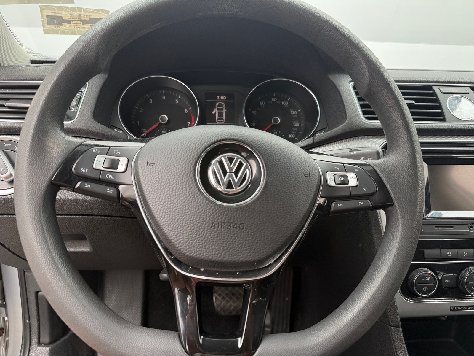 Thumbnail: 2017 Volkswagen Passat - 5