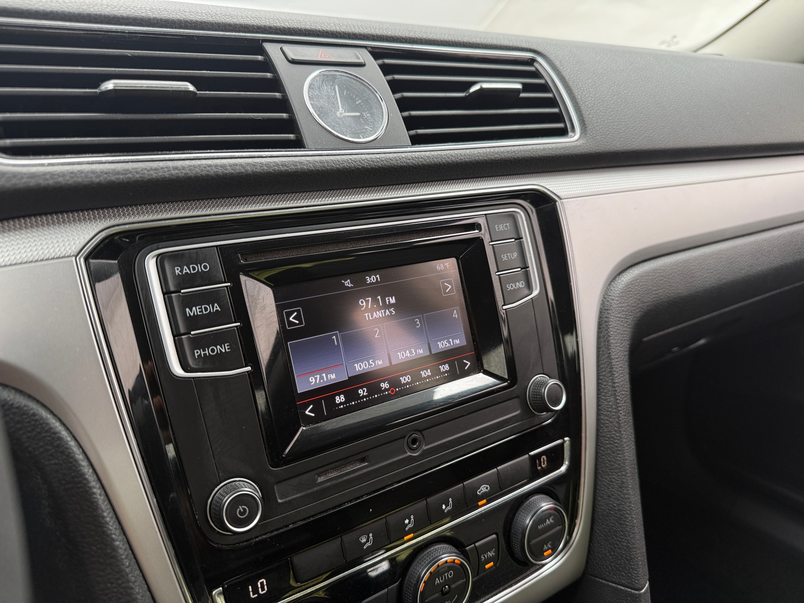 Thumbnail: 2017 Volkswagen Passat - 4