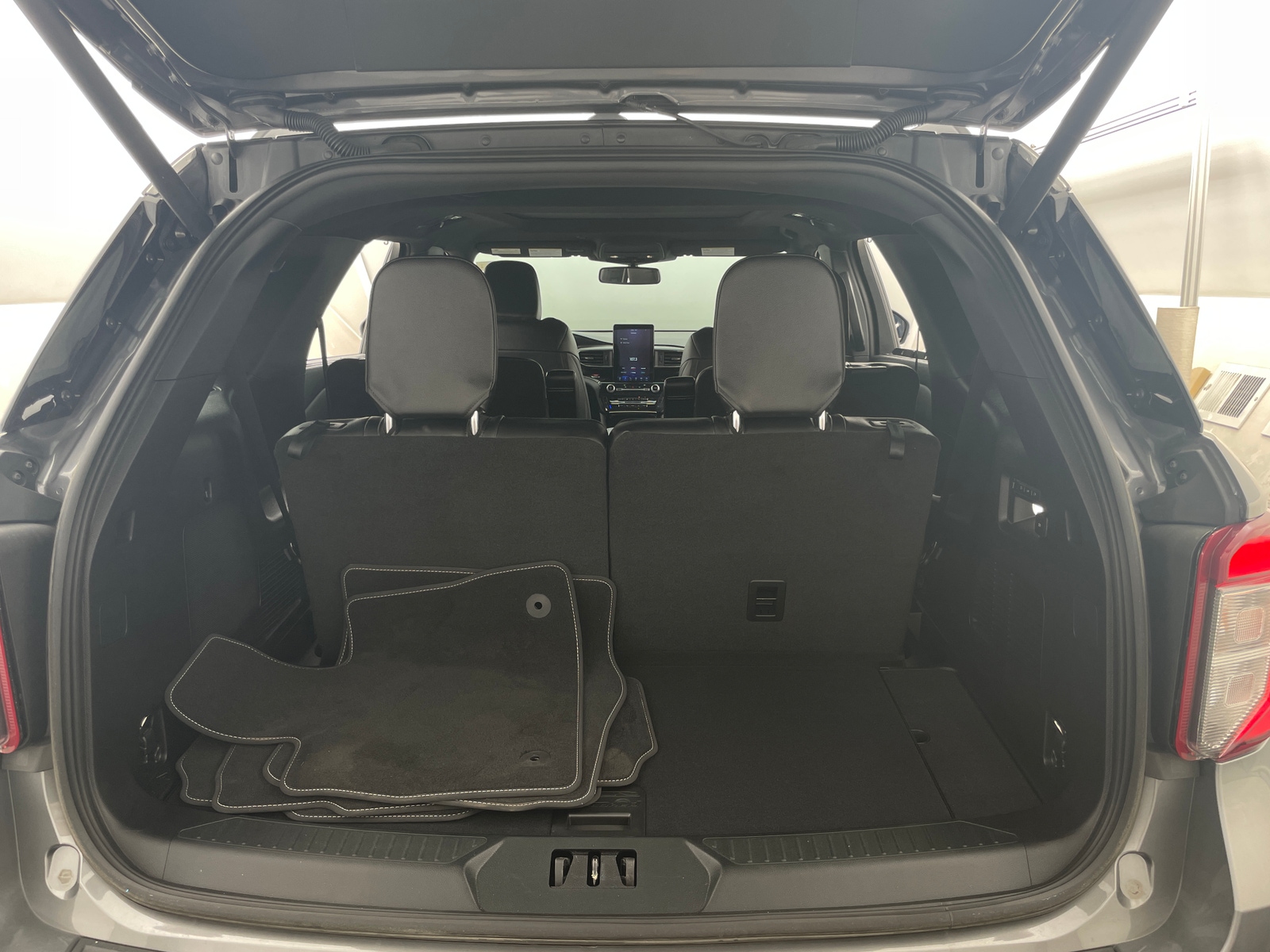Thumbnail: 2021 Ford Explorer - 6